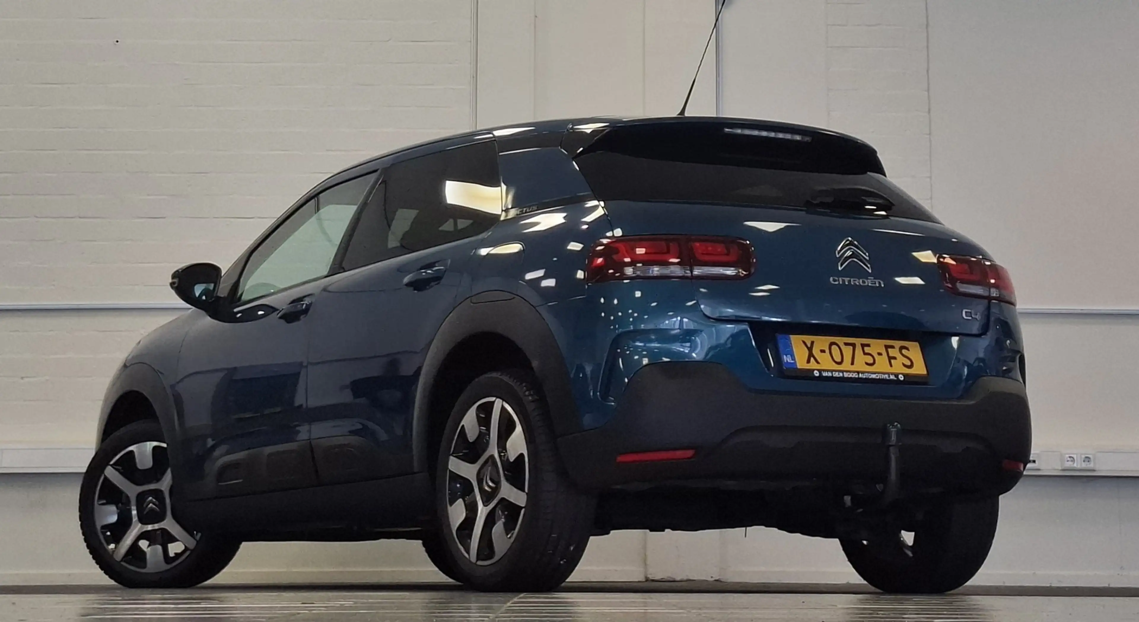Citroen C4 Cactus 1.2 PureTech Shine Plus Automaat Distributie v.v 2 — photo 6
