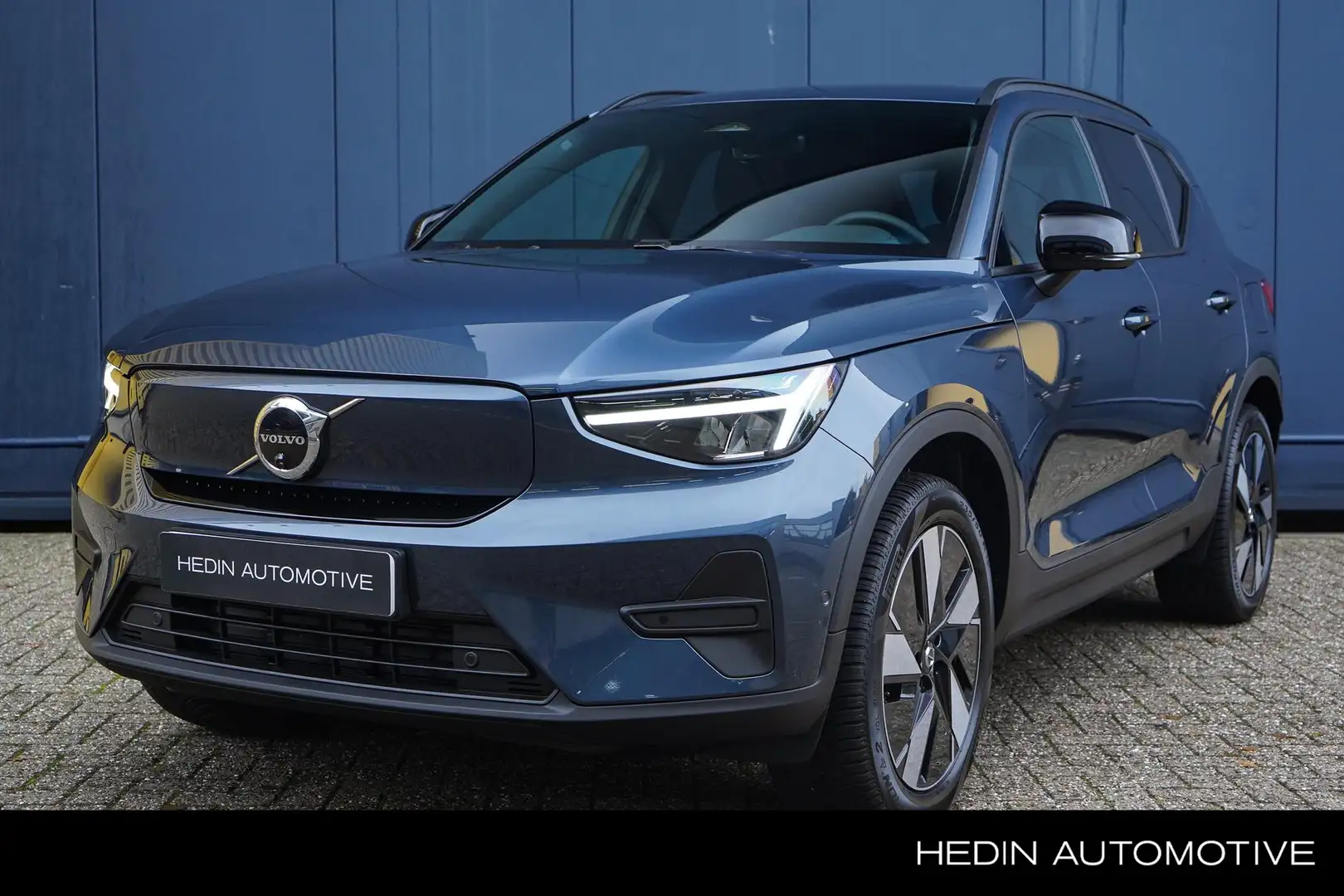 Volvo EX40 Single Motor Business Edition | Trekhaak | 360 gra Blauw - 1