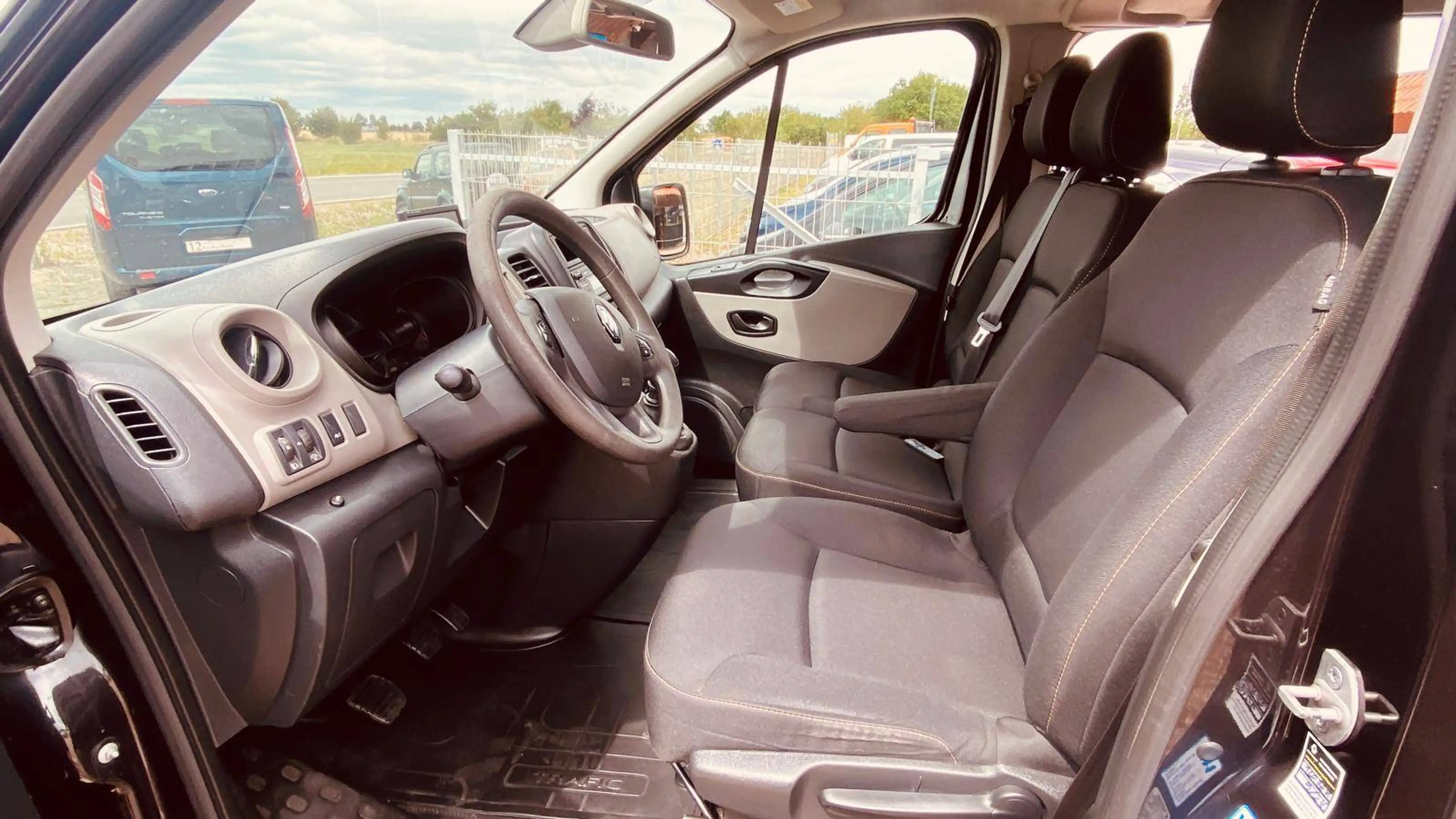 Renault Trafic Trafic Mixto Klima/Kamera/6 Sitze/LKW-Zul./Tempomat/el. Fh./Standheizung/2 Schiebetüren/AHK — photo 4