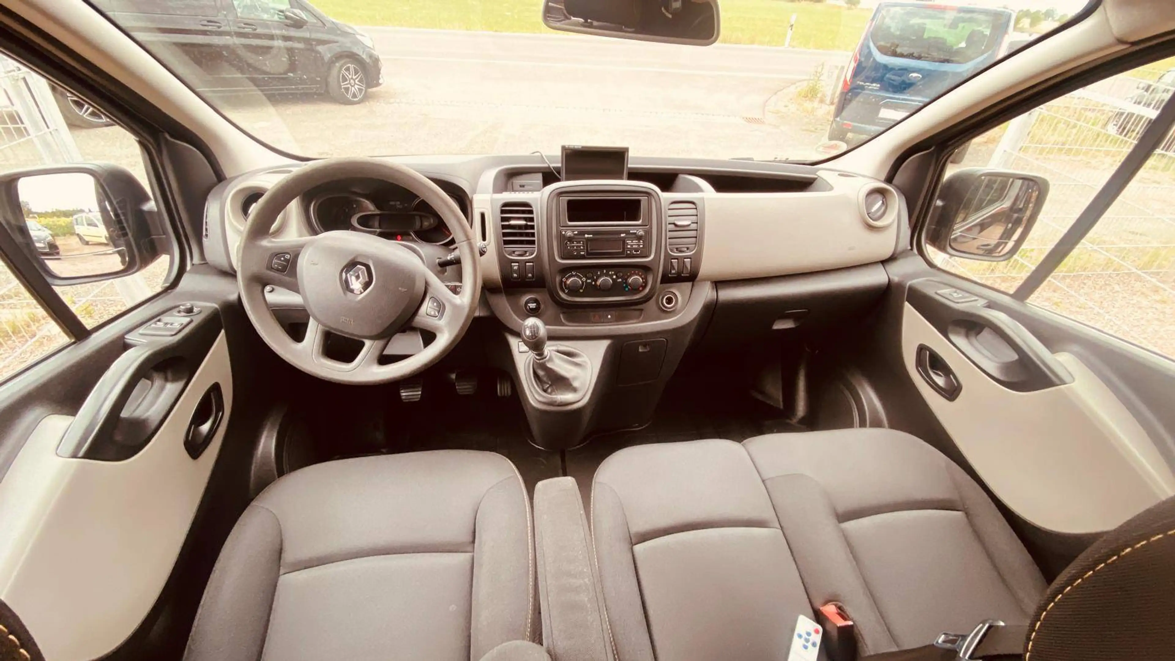 Renault Trafic Trafic Mixto Klima/Kamera/6 Sitze/LKW-Zul./Tempomat/el. Fh./Standheizung/2 Schiebetüren/AHK — photo 9