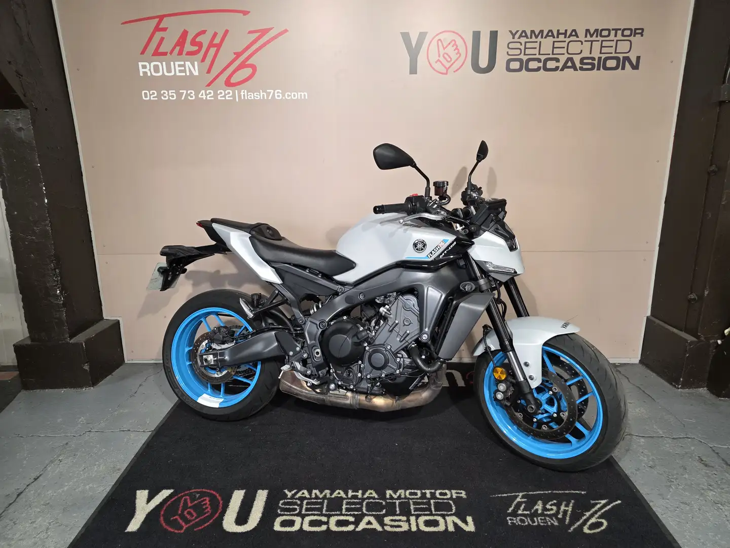 Yamaha MT-09 Gris - 1