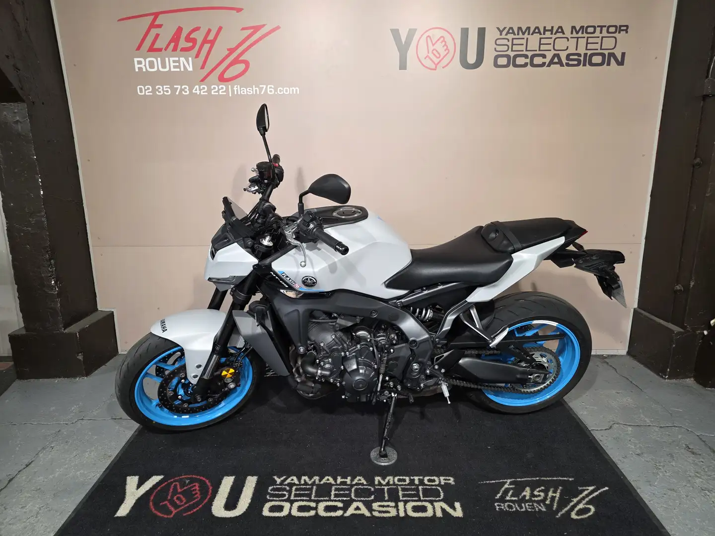 Yamaha MT-09 Gris - 2