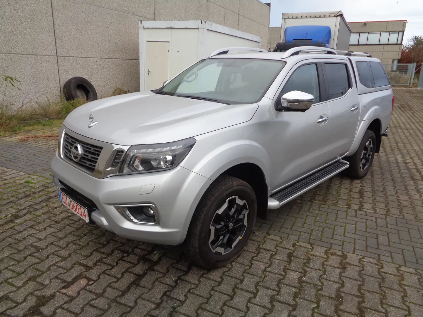 Nissan Navara NP33N-Guard Double Cab 4x4 Plateado - 1