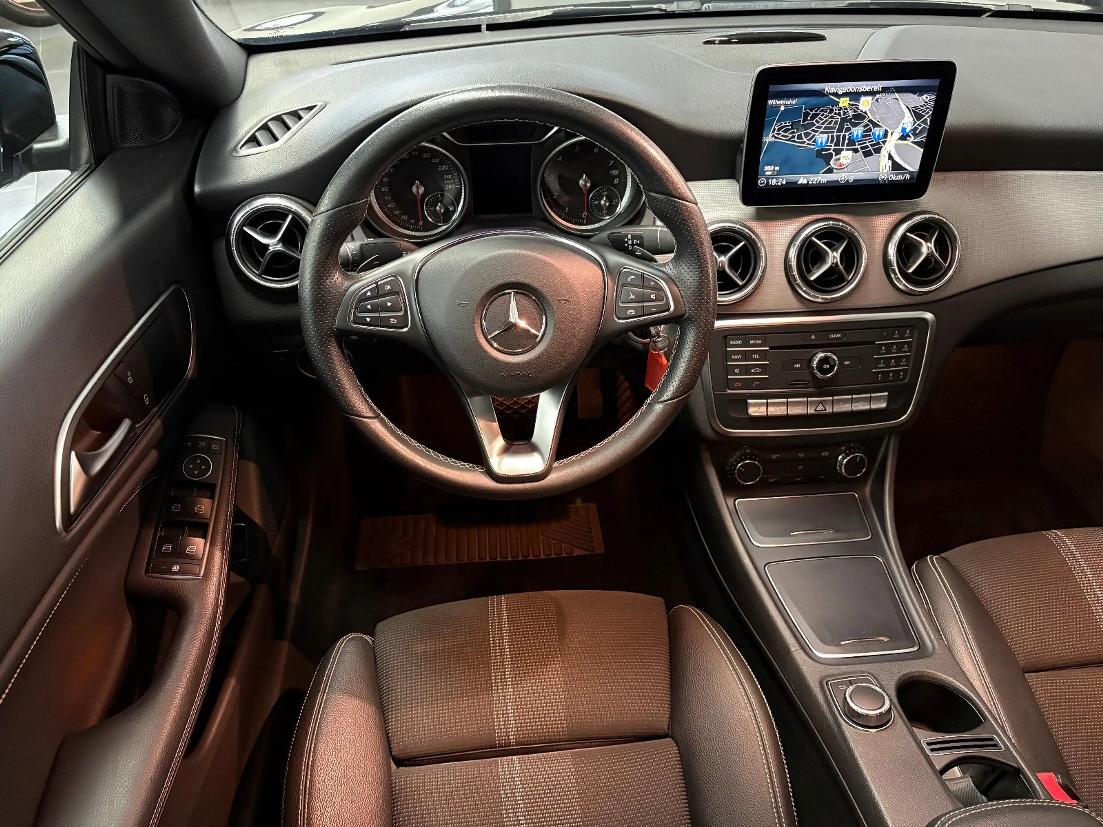 Mercedes-Benz CLA 180 Coupe Automatik Navi/LED/Smartphone — photo 11