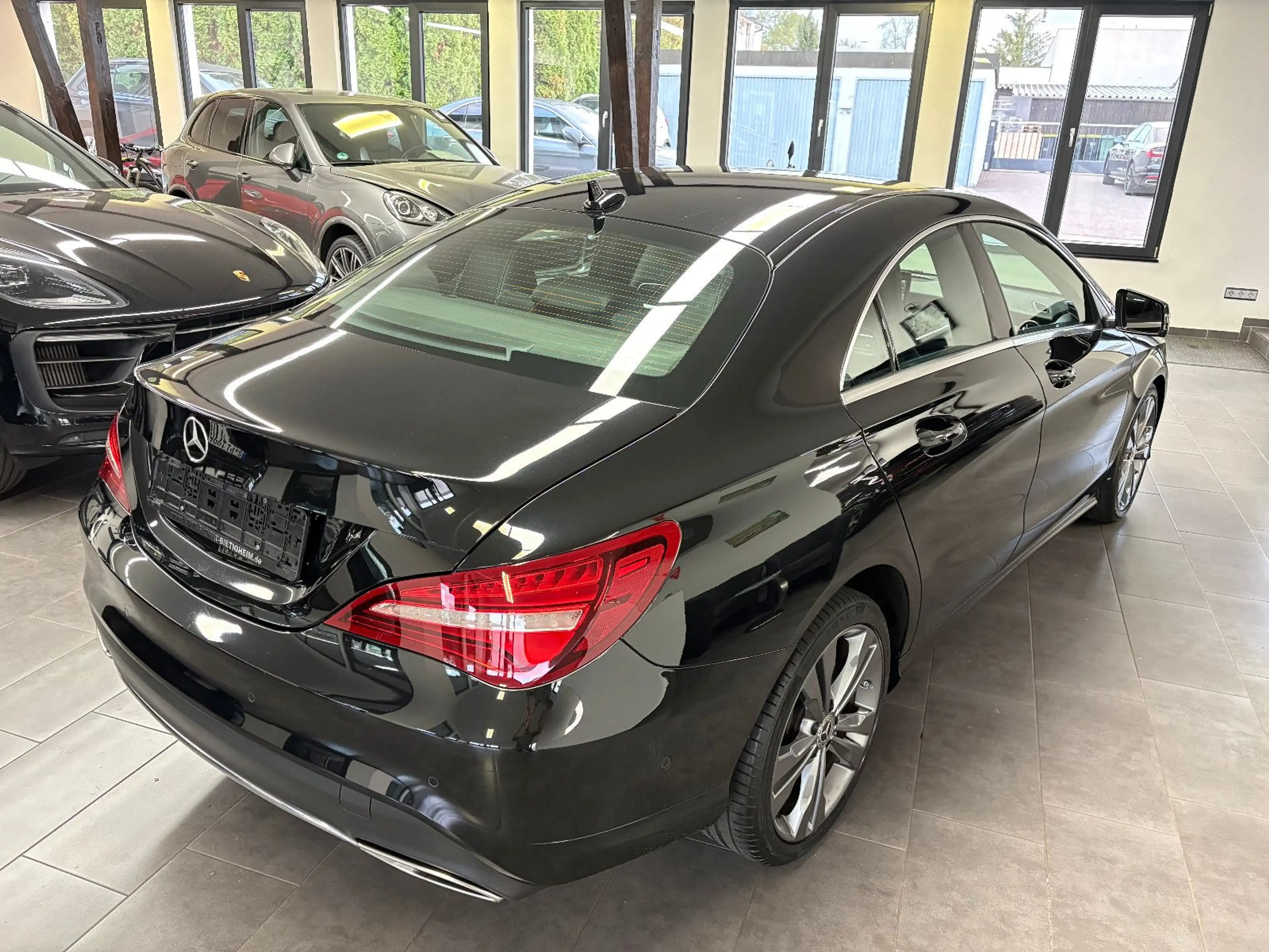 Mercedes-Benz CLA 180 Coupe Automatik Navi/LED/Smartphone — photo 3
