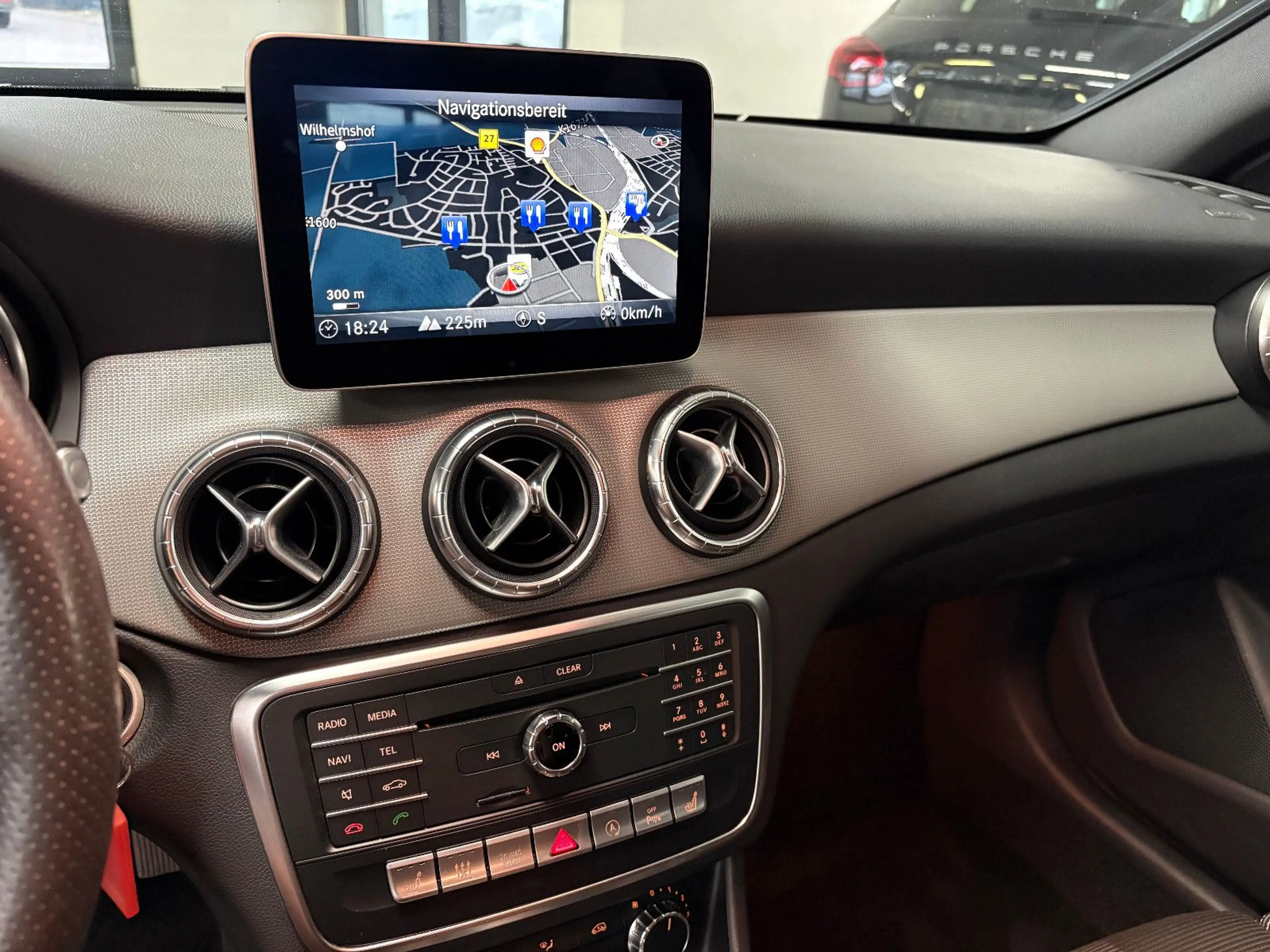 Mercedes-Benz CLA 180 Coupe Automatik Navi/LED/Smartphone — photo 14