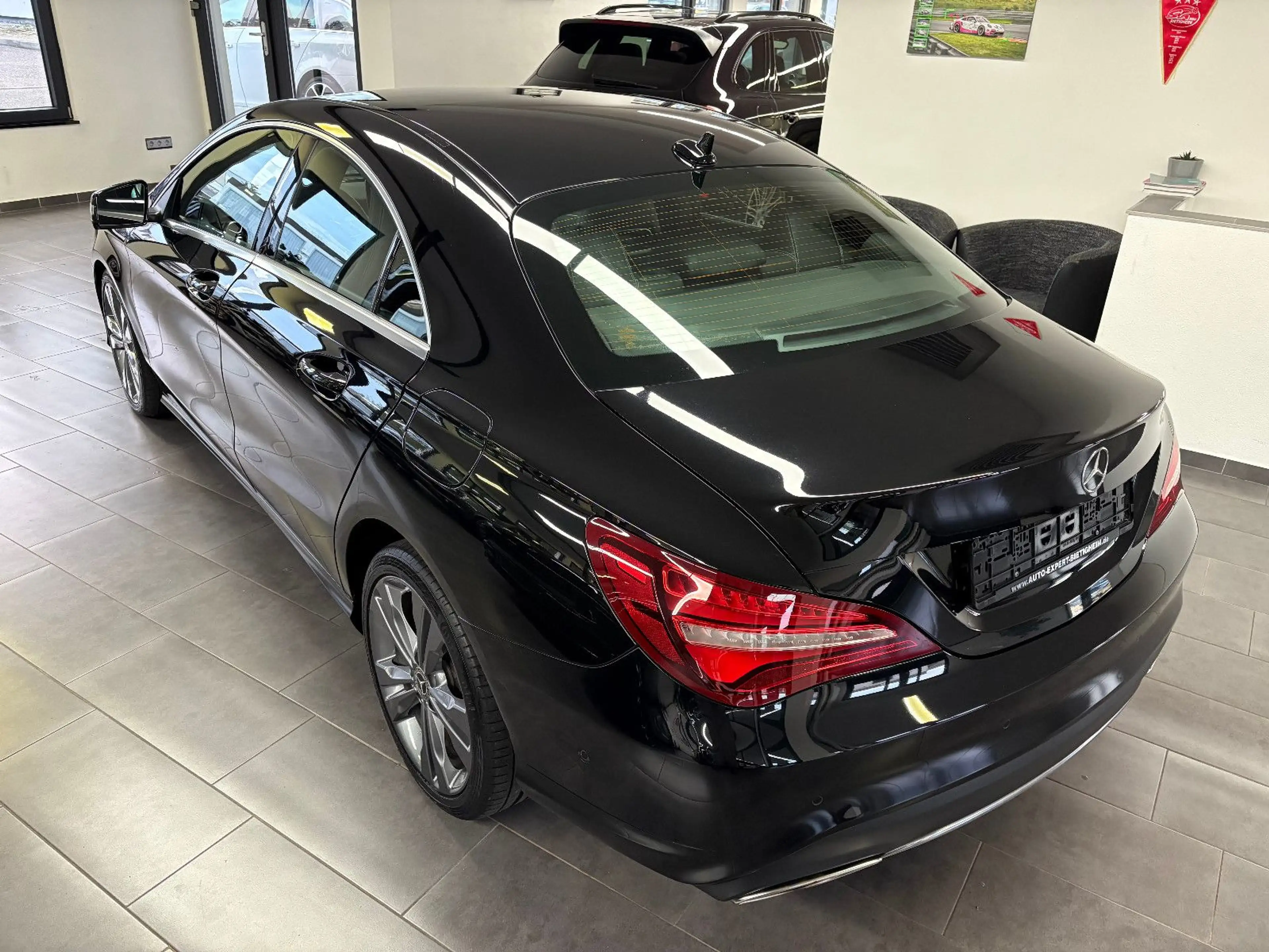 Mercedes-Benz CLA 180 Coupe Automatik Navi/LED/Smartphone — photo 4