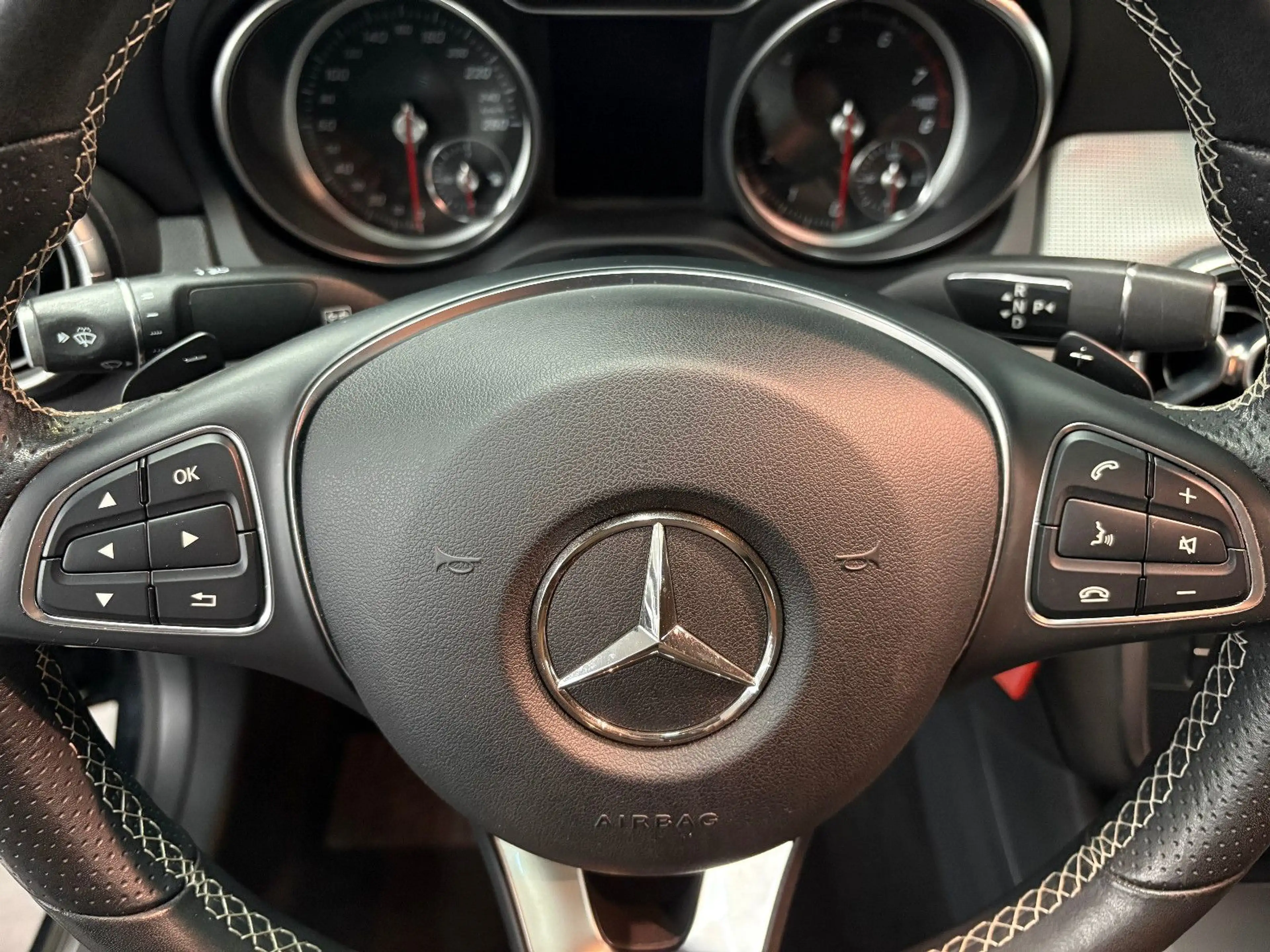 Mercedes-Benz CLA 180 Coupe Automatik Navi/LED/Smartphone — photo 12