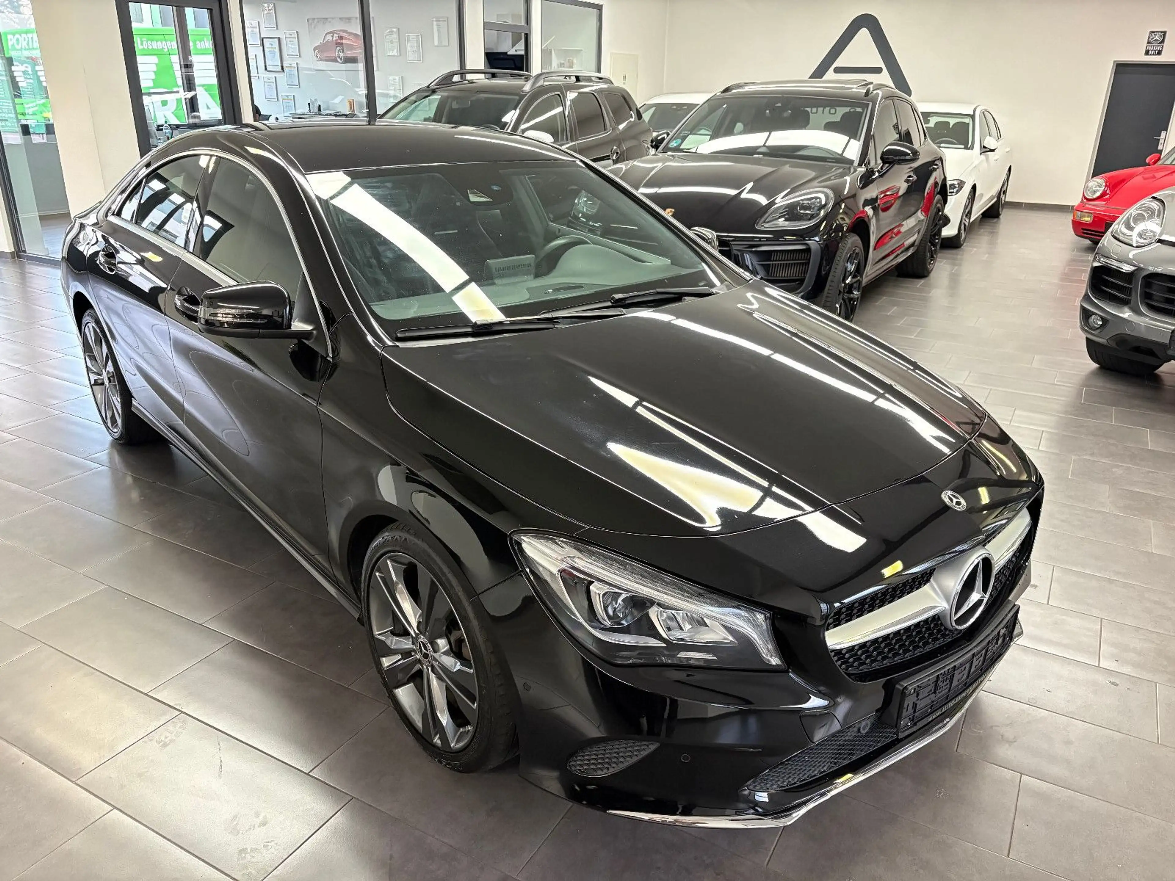 Mercedes-Benz CLA 180 Coupe Automatik Navi/LED/Smartphone