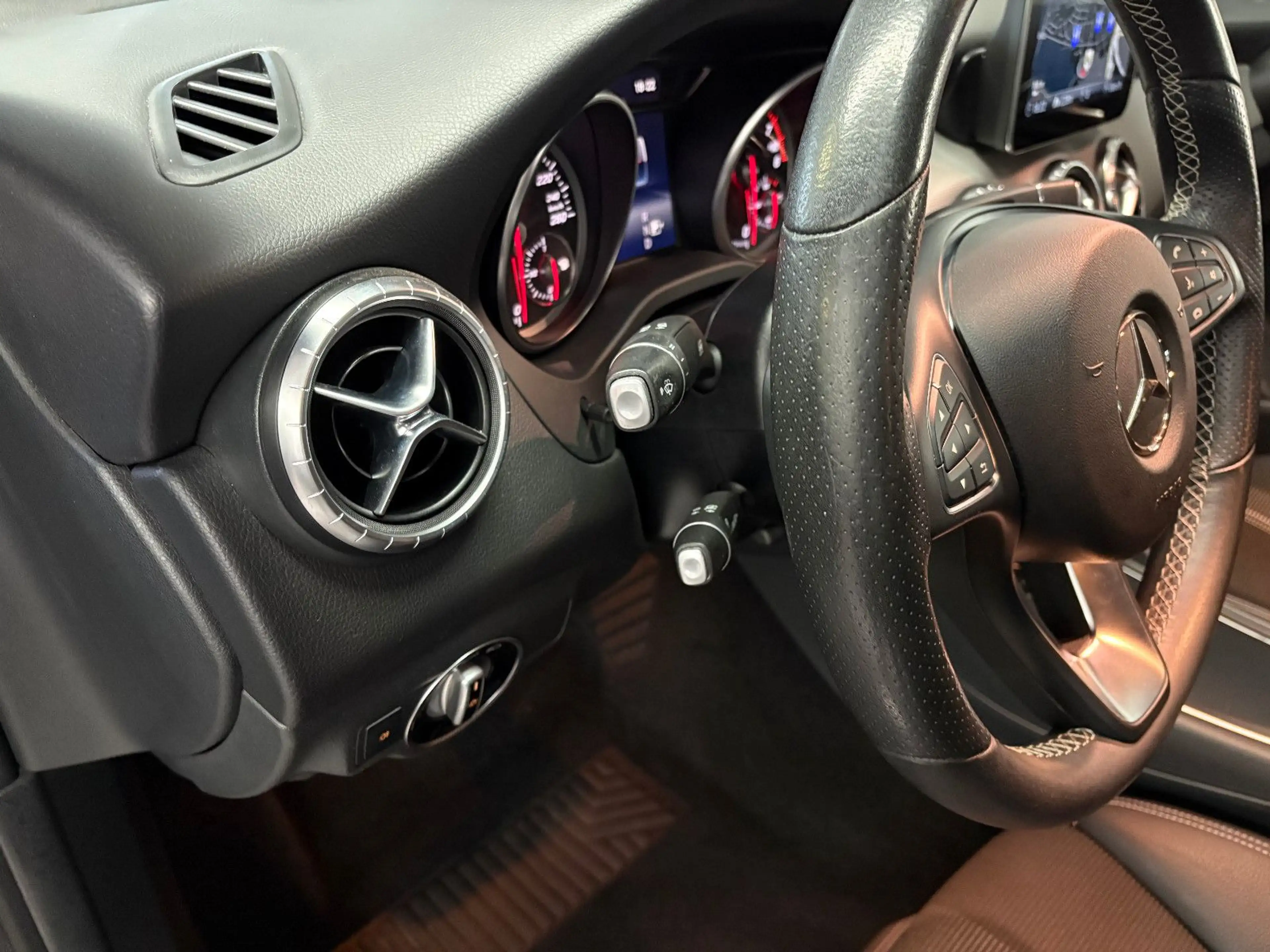Mercedes-Benz CLA 180 Coupe Automatik Navi/LED/Smartphone — photo 10