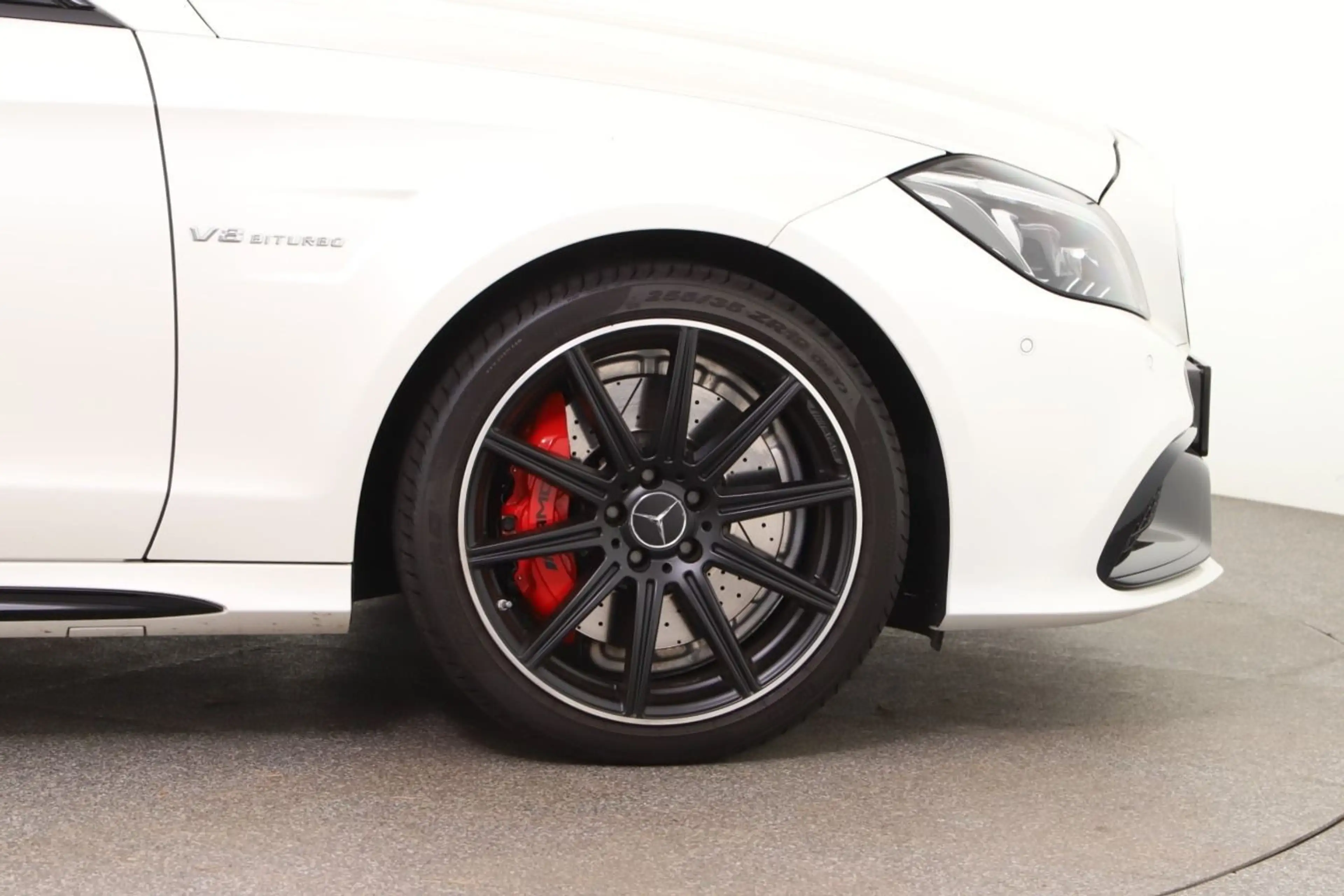 Mercedes-Benz CLS 63 AMG S 4Matic — photo 4