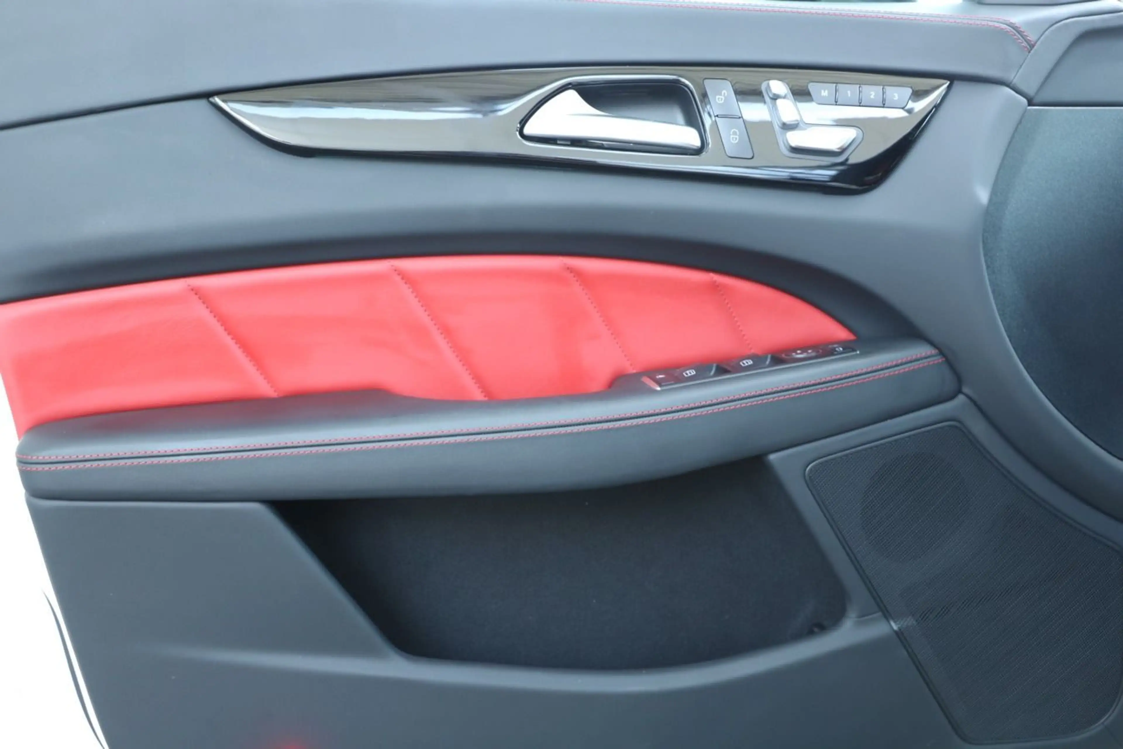 Mercedes-Benz CLS 63 AMG S 4Matic — photo 13