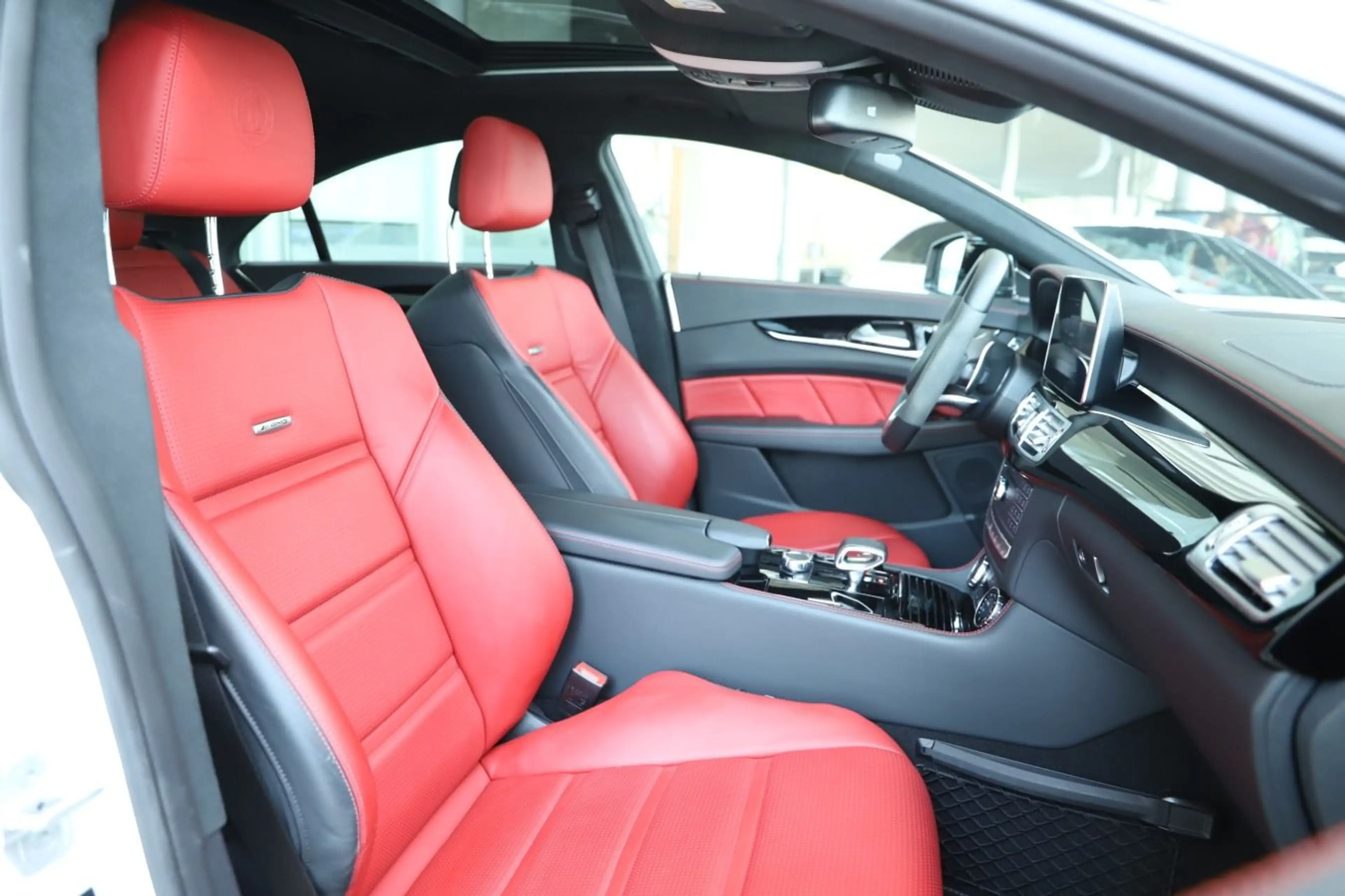 Mercedes-Benz CLS 63 AMG S 4Matic — photo 8
