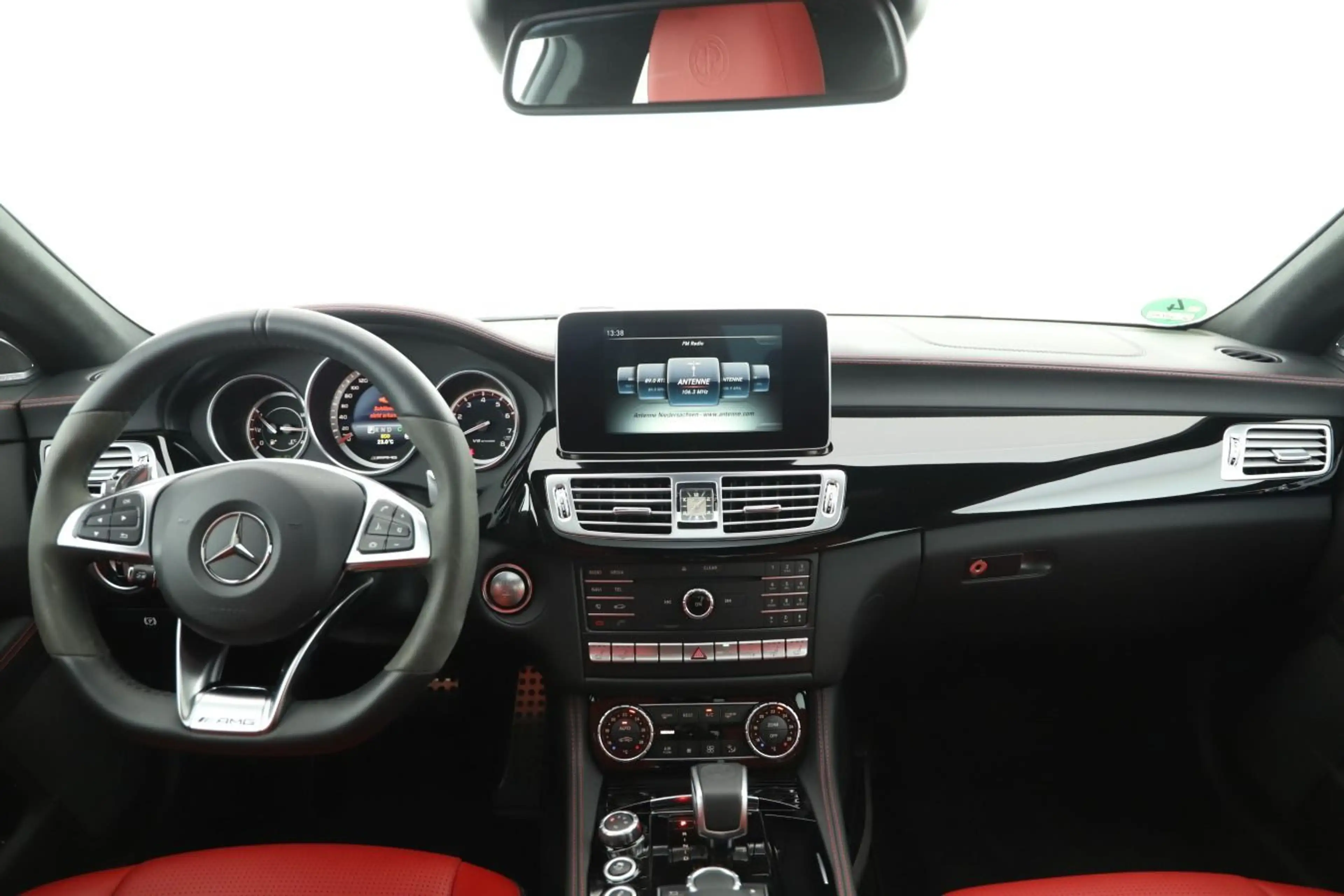 Mercedes-Benz CLS 63 AMG S 4Matic — photo 12