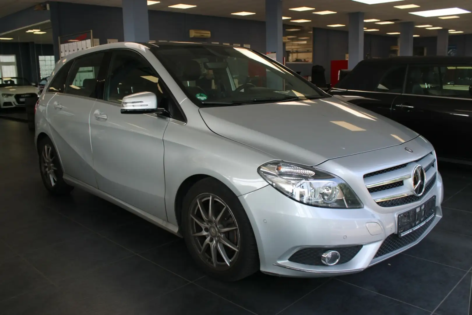 Mercedes-Benz B 200 7G-DCT - Panorama - Navi - PDC - Argent - 1