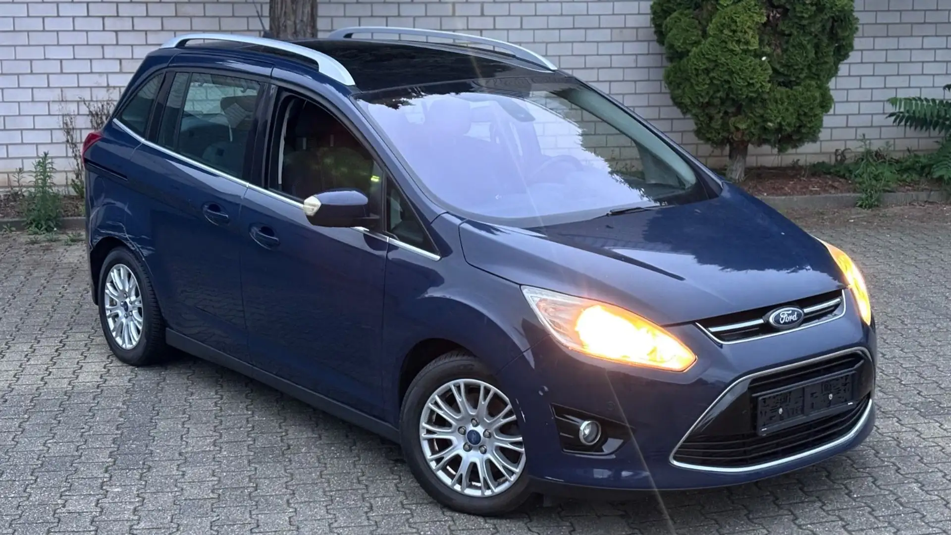 Ford Grand C-Max Titanium Autom. /7-Sitz. / Pano.Dach Blau - 1
