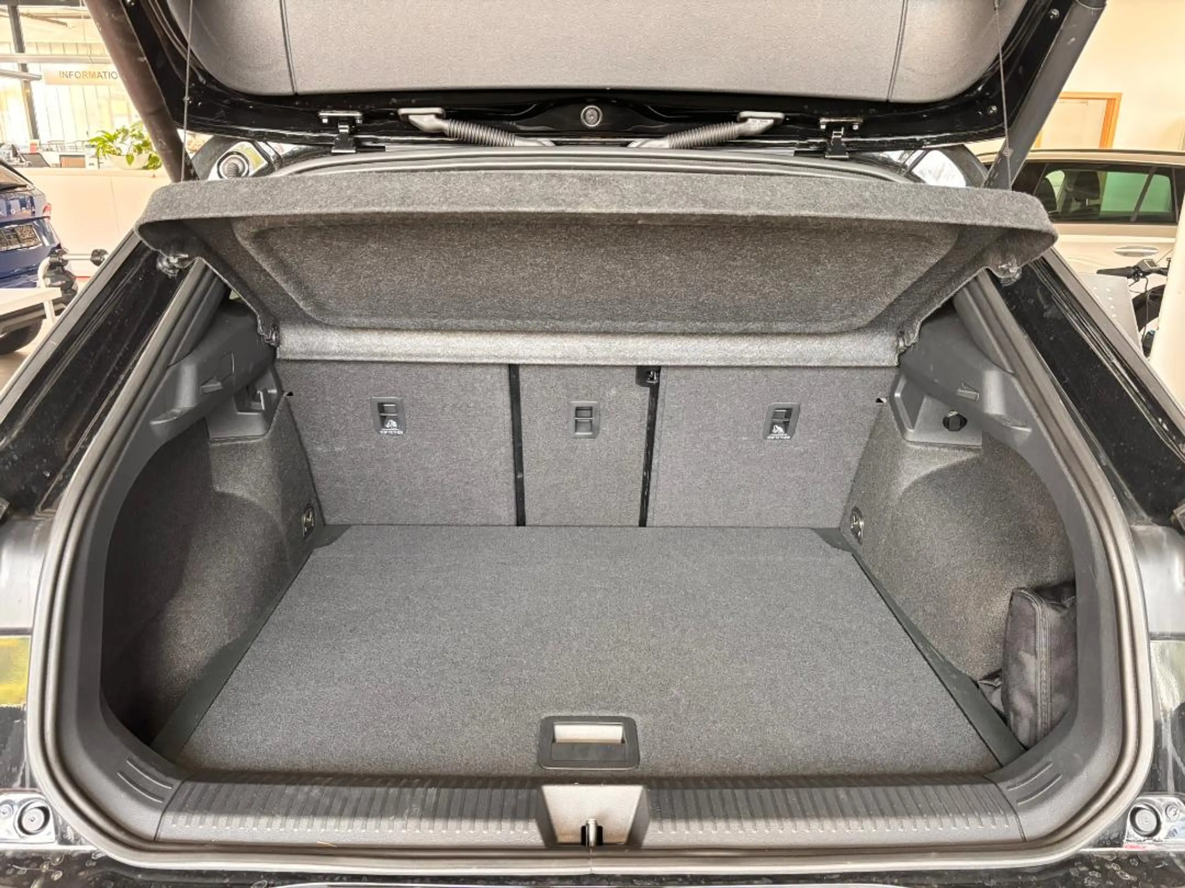 Volkswagen T-Roc R-Line 1.0 TSI+LED+KAMERA+NAVI — photo 4