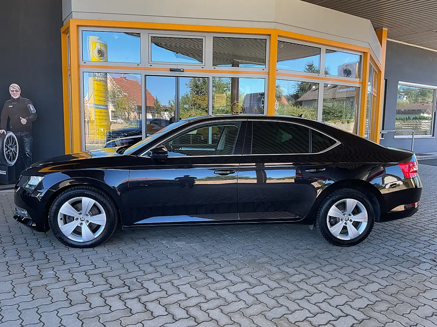 Skoda Superb 2,0 TDI DSG 4X4 Schwarz - 2