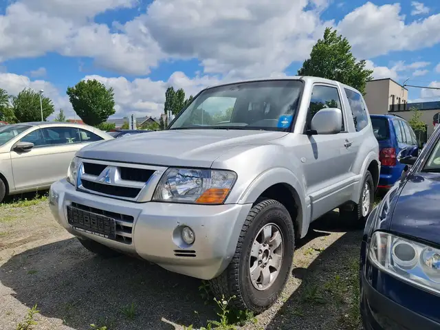 Mitsubishi Pajero 3.2 DI-D Elegance (3-trg.) 3.2 DI-D KAT