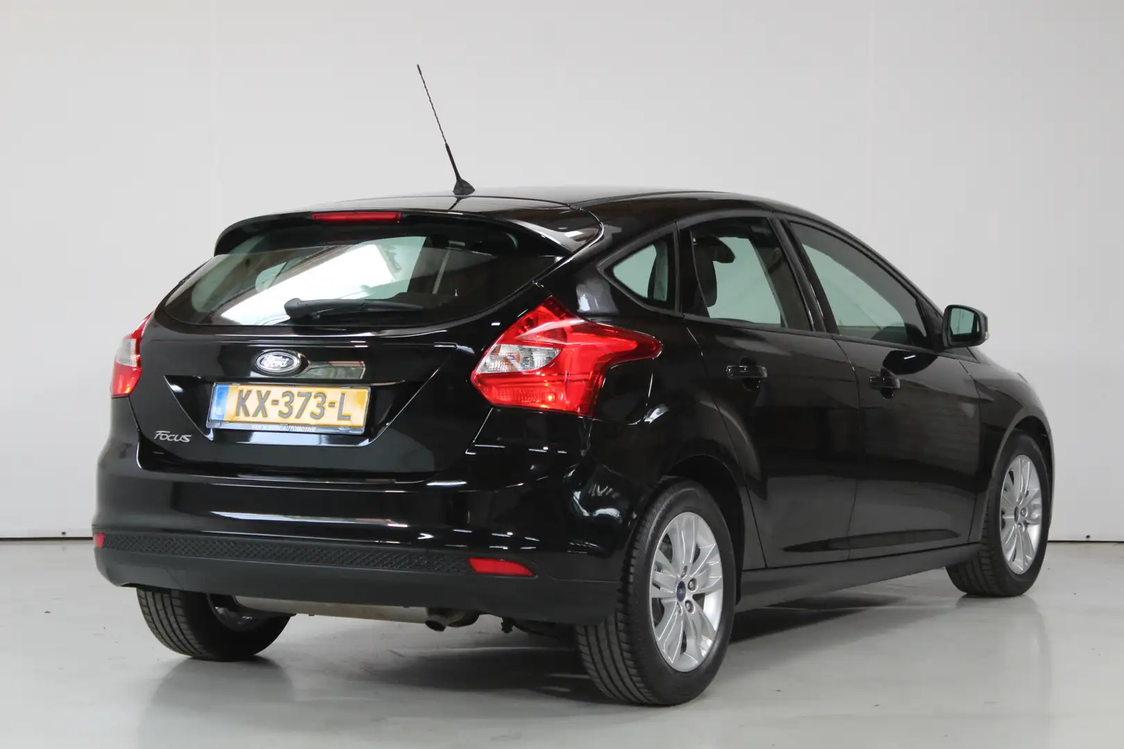Ford Focus 1.6 Titanium Automaat | Clima | Cruise | Dealer On Zwart - 2