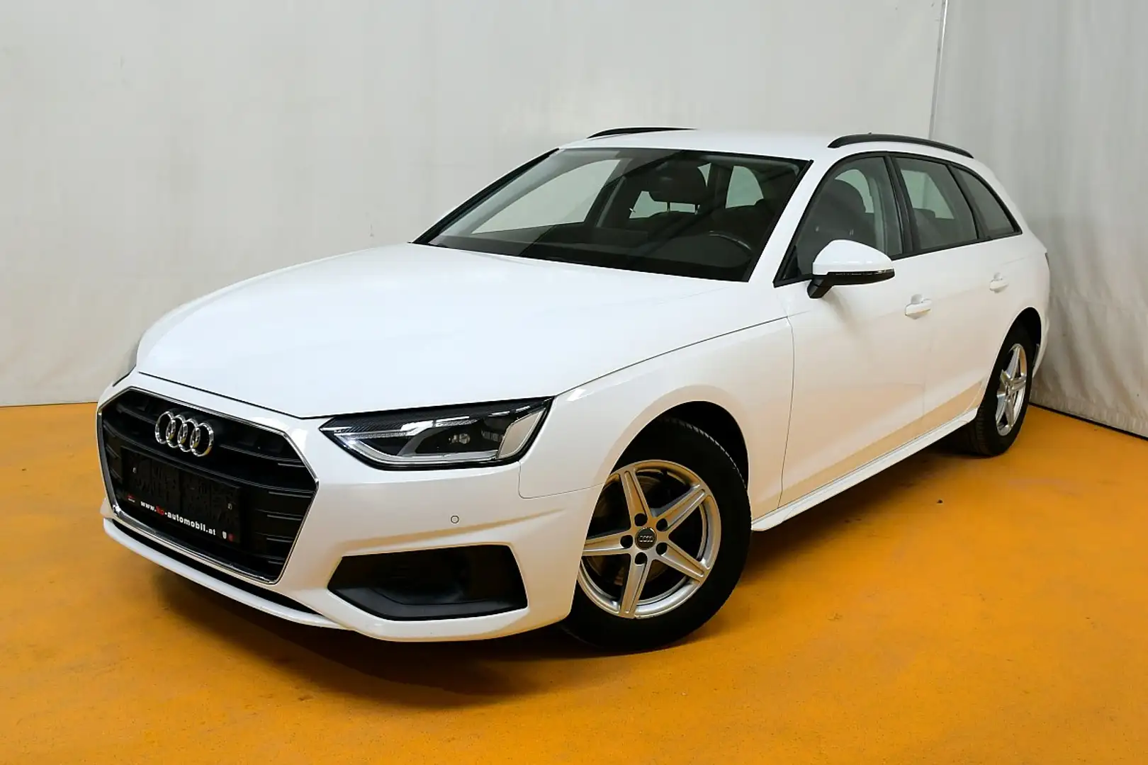 Audi A4 Avant 30 TDI S-tronic Weiß - 1