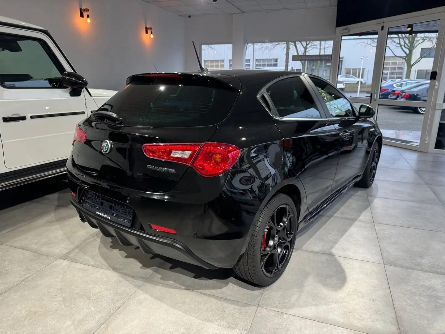 Alfa Romeo Giulietta Super Xenon/Navi/Leder/SHZ/MFL/PDC/TOP Schwarz - 2