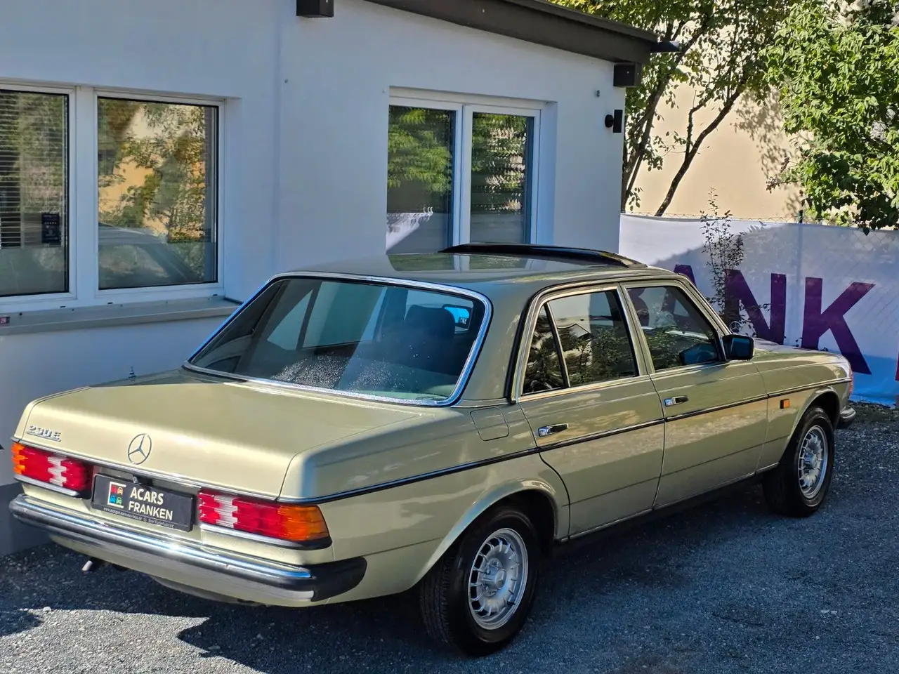 Mercedes-Benz 230 E W123 *TÜV 08/2028*Schiebedach*Original Lack, foto 10