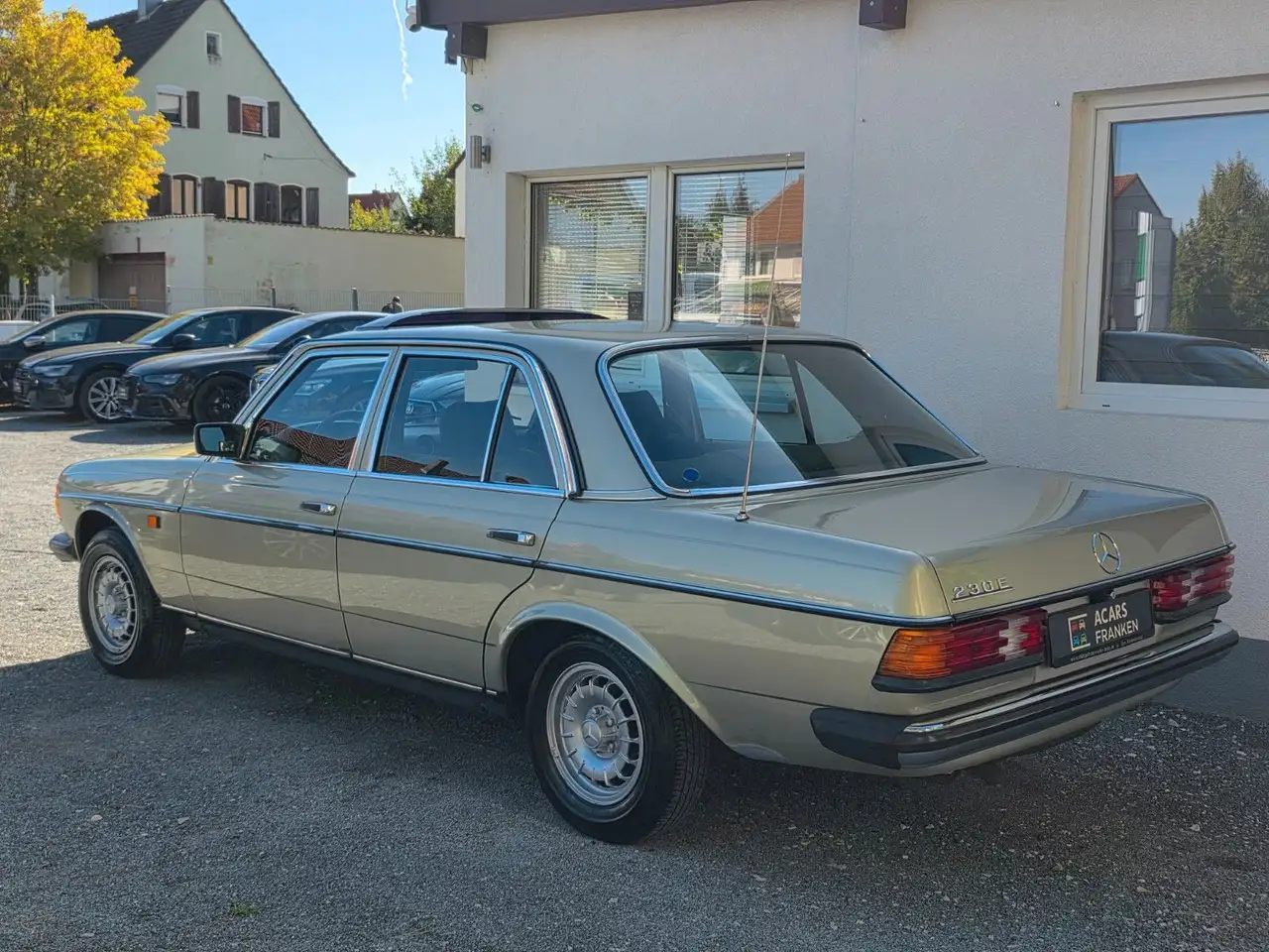 Mercedes-Benz 230 E W123 *TÜV 08/2028*Schiebedach*Original Lack, foto 4