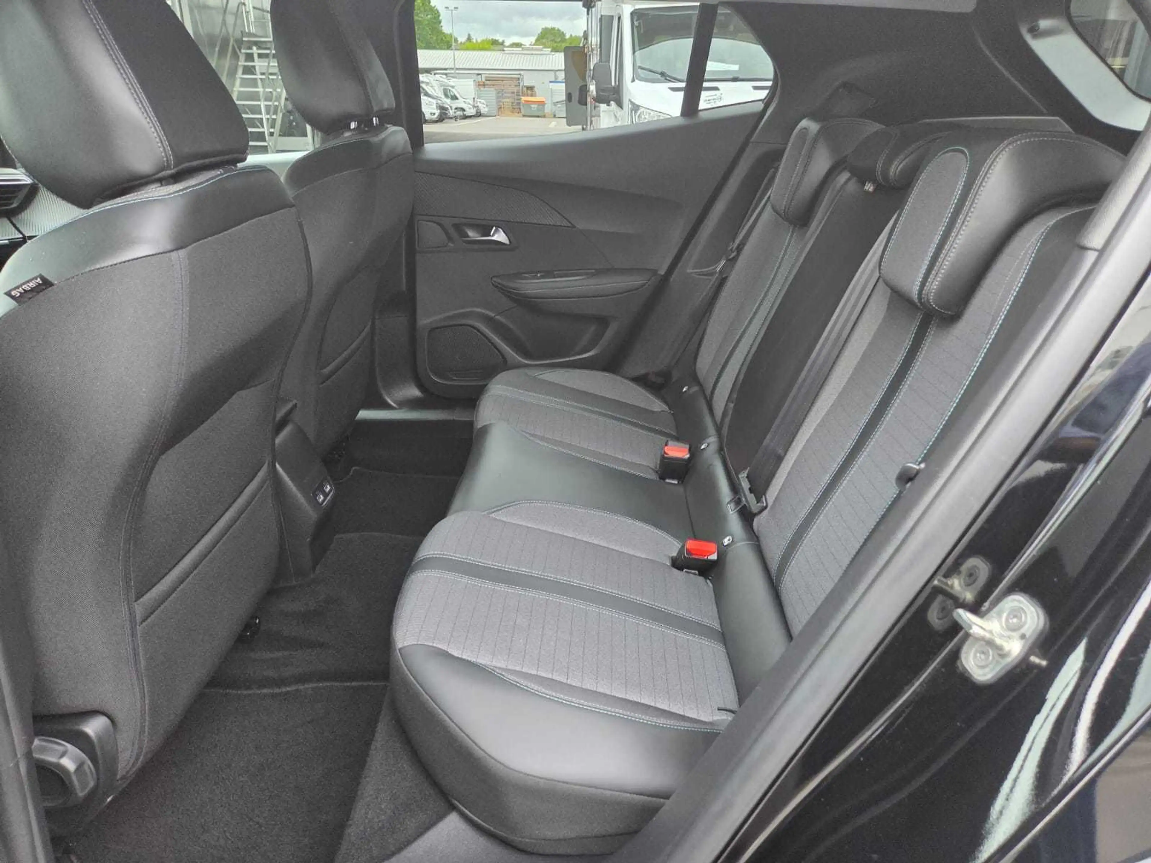 Peugeot e-2008 ALLURE PACK Sitzh.+Keyless+Mirrorin — photo 9
