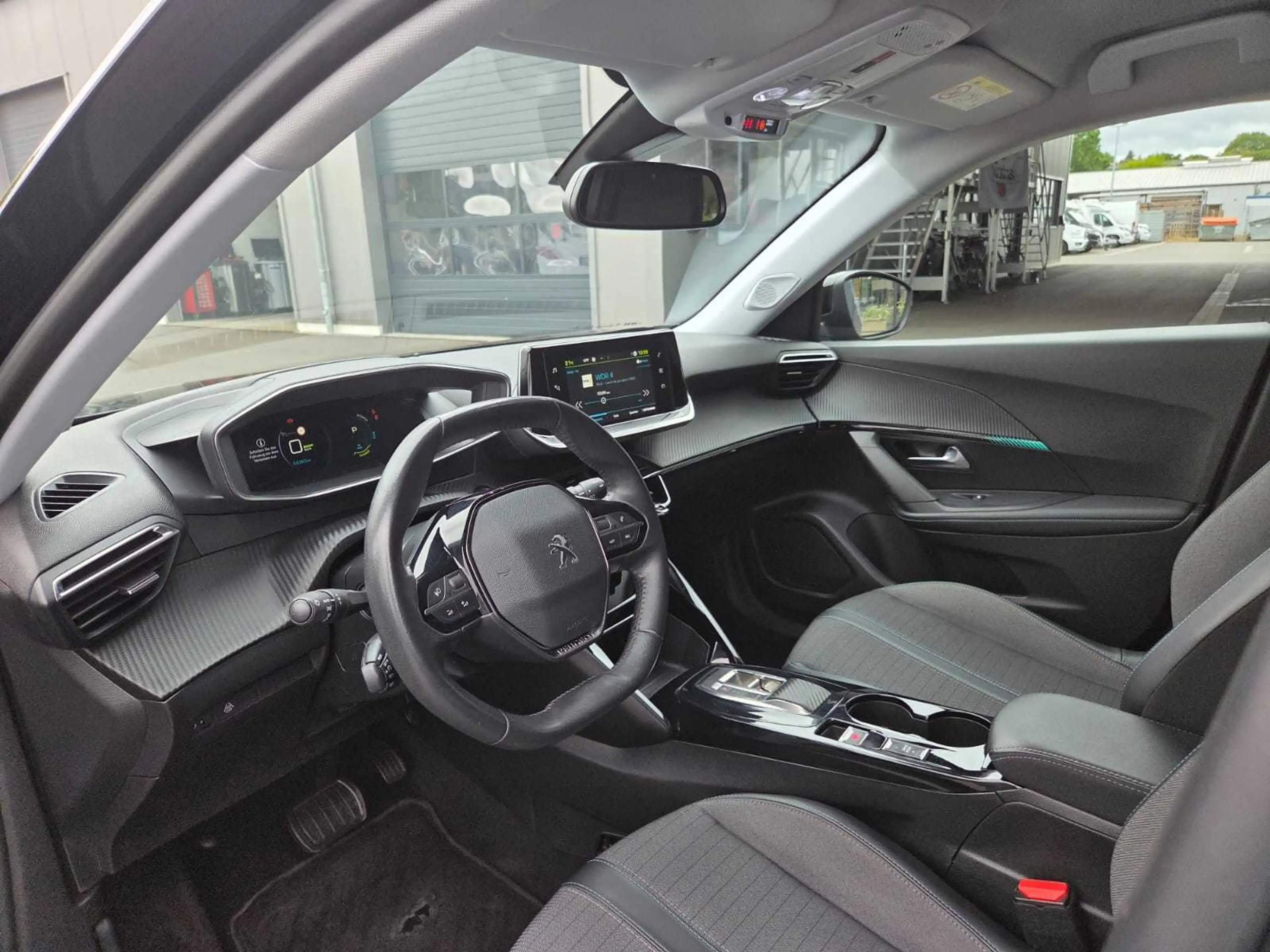 Peugeot e-2008 ALLURE PACK Sitzh.+Keyless+Mirrorin — photo 7