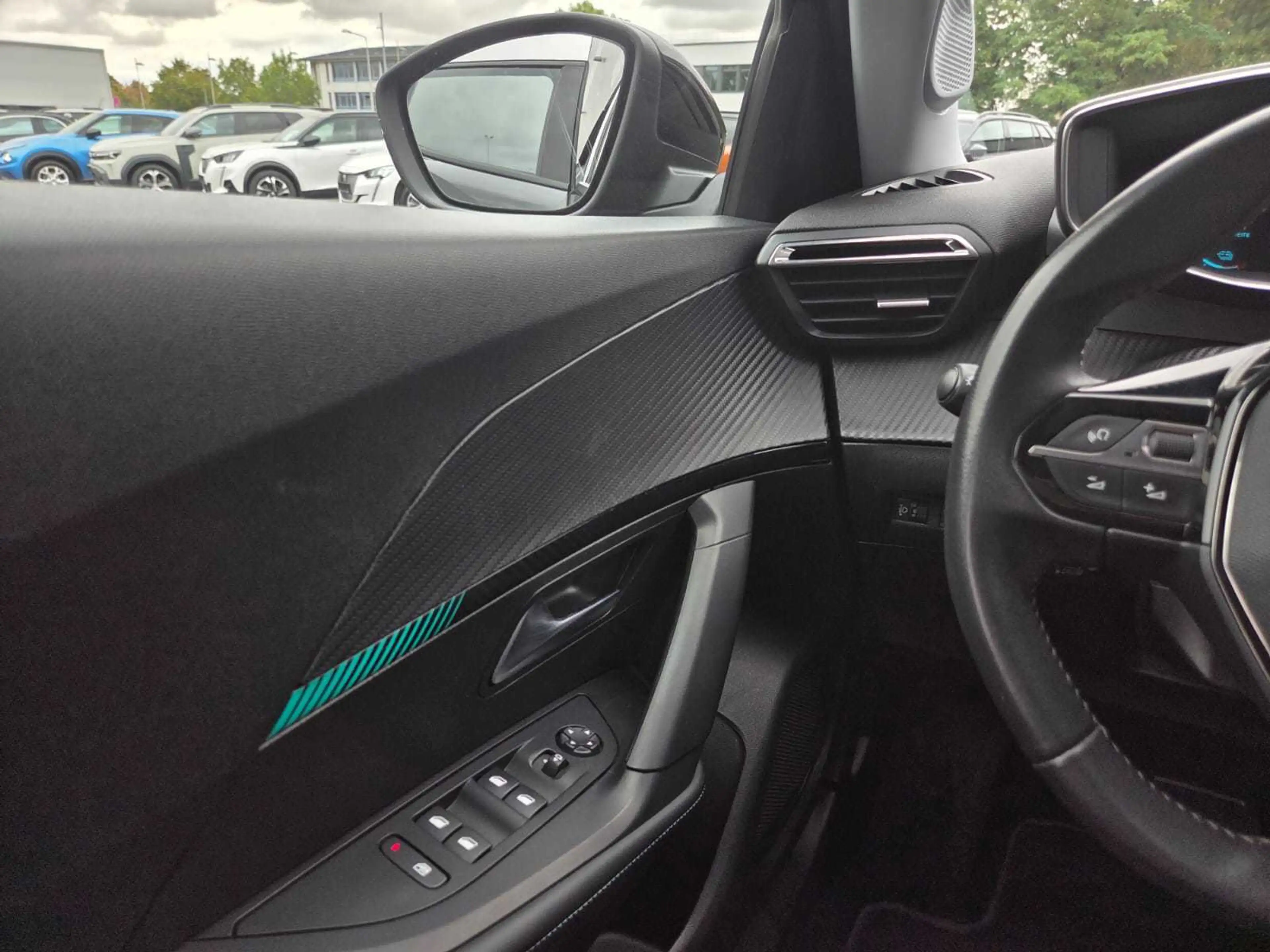 Peugeot e-2008 ALLURE PACK Sitzh.+Keyless+Mirrorin — photo 13