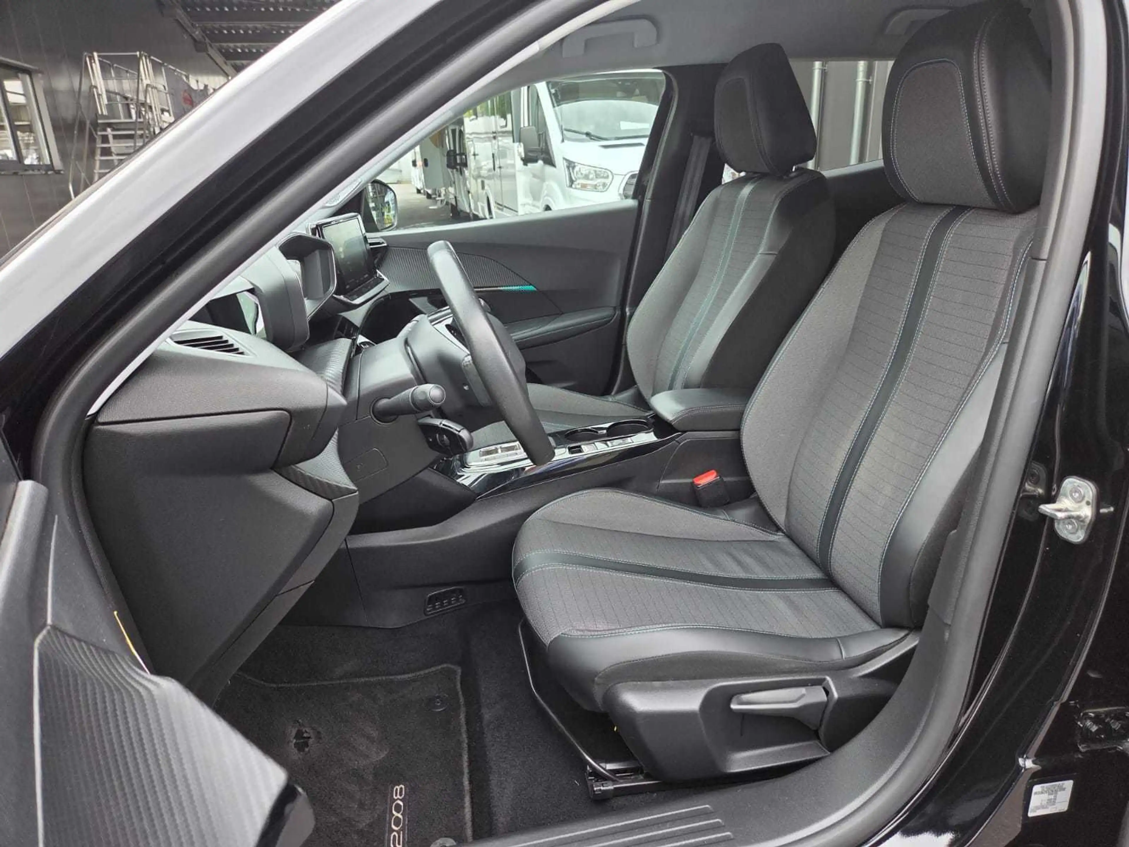 Peugeot e-2008 ALLURE PACK Sitzh.+Keyless+Mirrorin — photo 8