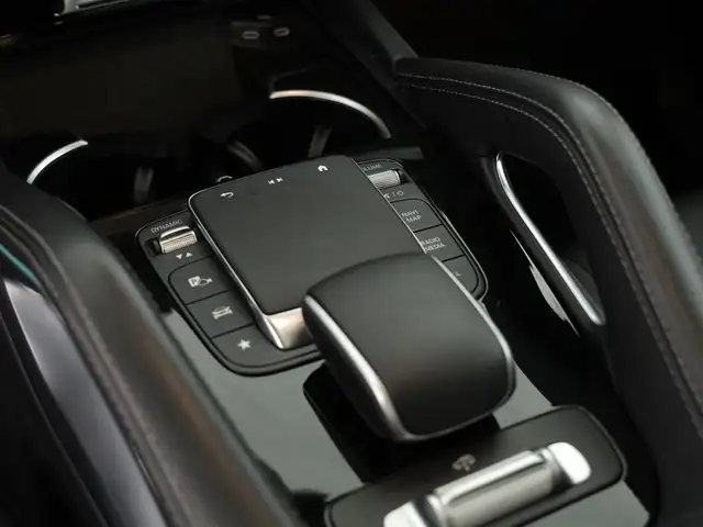 Mercedes-Benz 300 view 16