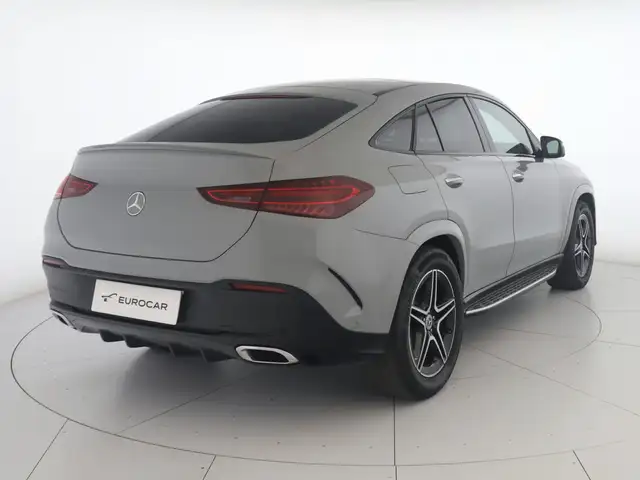Mercedes-Benz 300 view 2