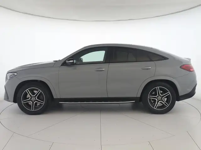 Mercedes-Benz 300 view 5