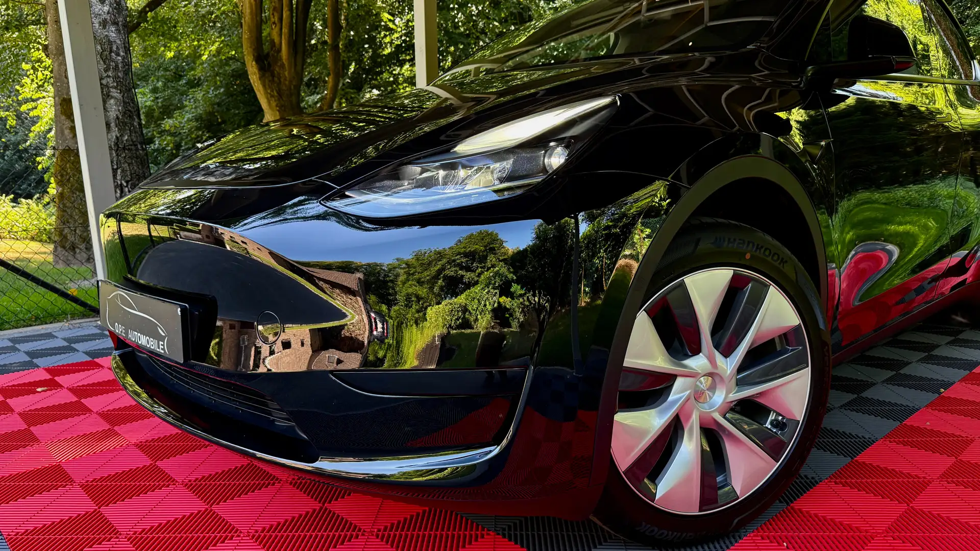 Tesla Model Y Model Y 65 kWh Long Range RWD Zwart - 1