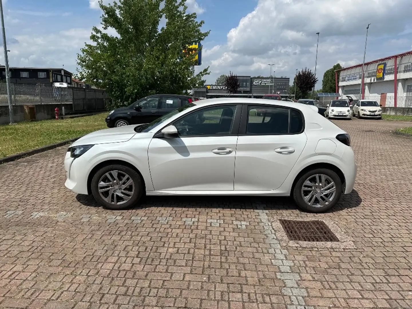 Peugeot 208 5 Porte 1.2 PureTech Active Bianco - 2
