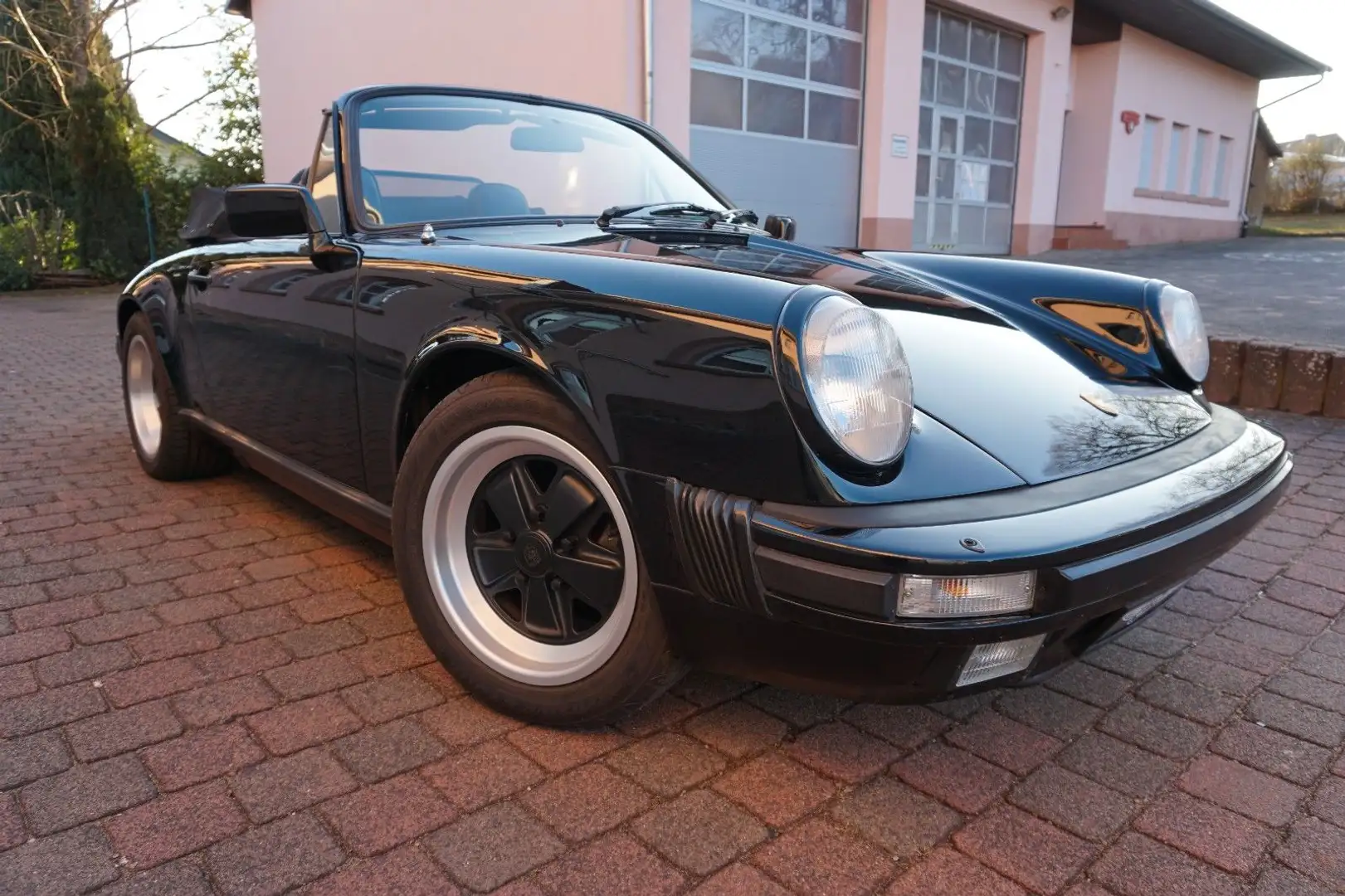 Porsche 911 1984 PORSCHE 911 Urmodell 930 - G Model - 3,2L Чёрный - 2