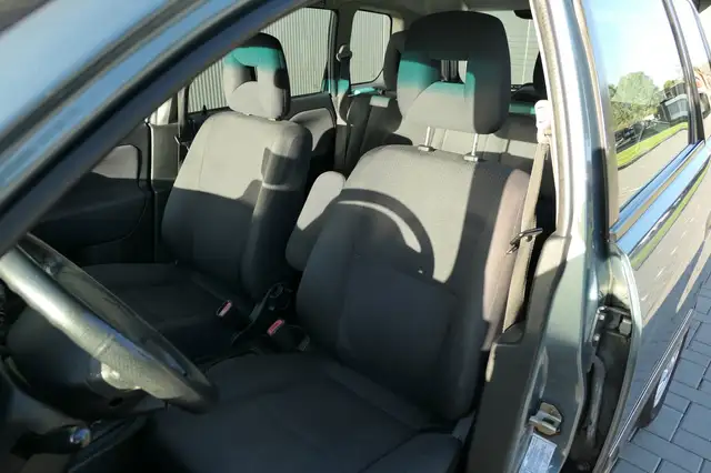 Mitsubishi Space Star view 10