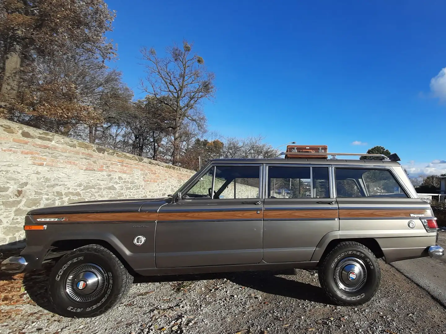 Jeep Wagoneer - 1