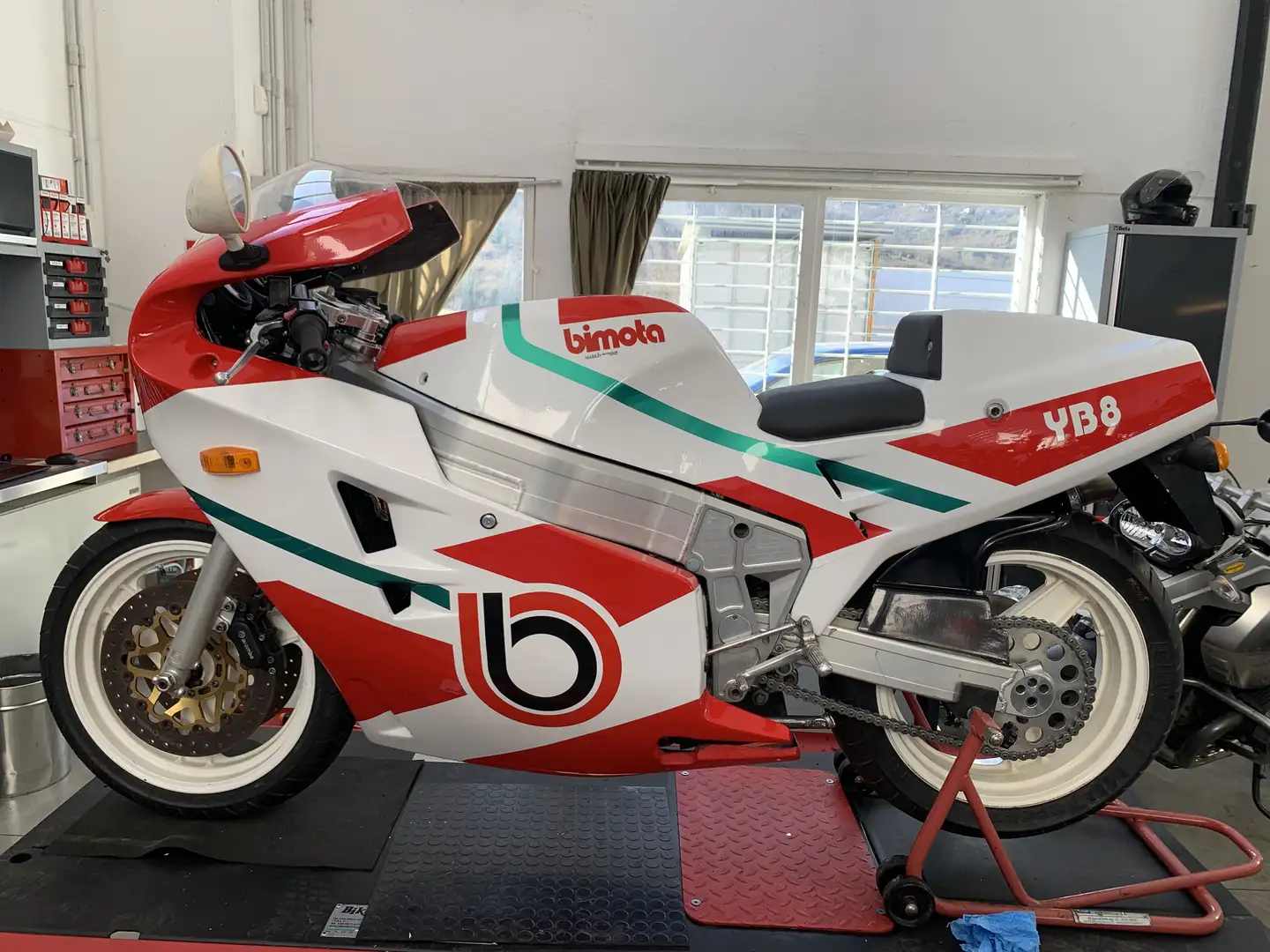 Bimota YB 8 - 1