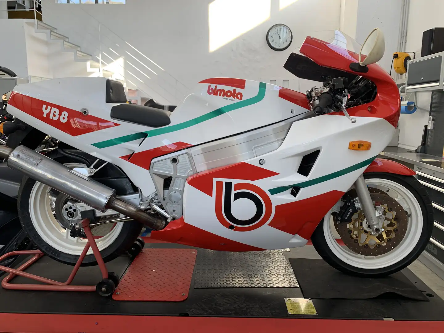 Bimota YB 8 - 2