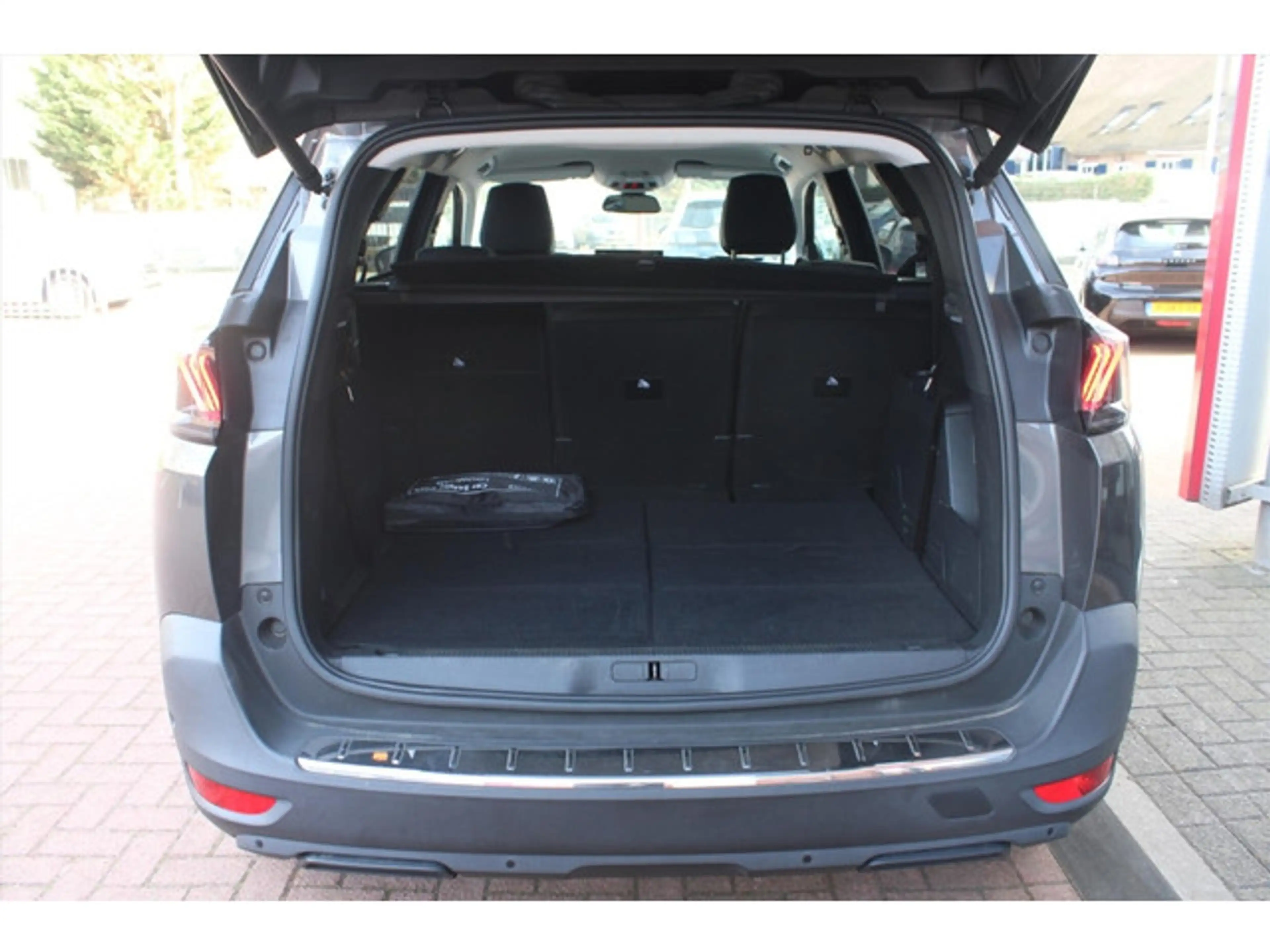 Peugeot 5008 1.2 PureTech *Allure* | Camera | Carplay | Stoelve — photo 17