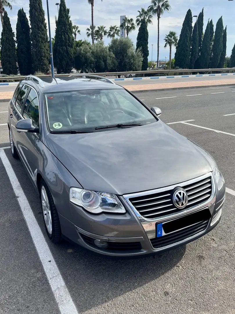 Volkswagen Passat Variant 2.0 TDI DSG Highline Gris - 2