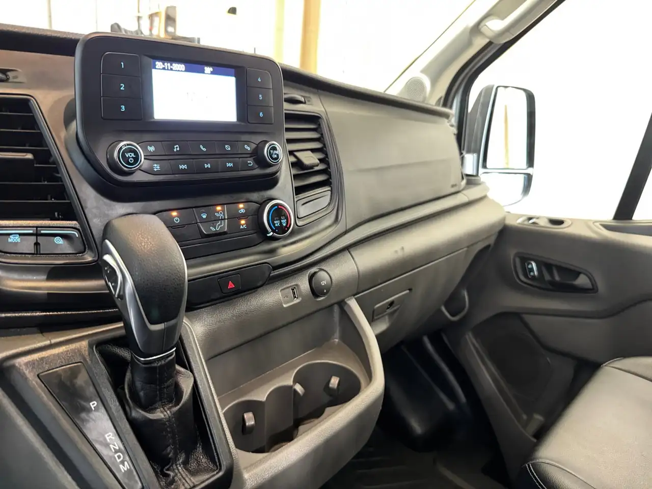 Ford Transit Cargo Van снимка Ford Transit Cargo Van
