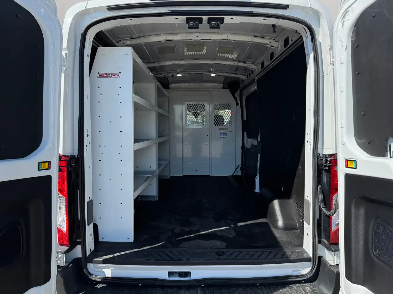 Ford Transit Cargo Van снимка Ford Transit Cargo Van