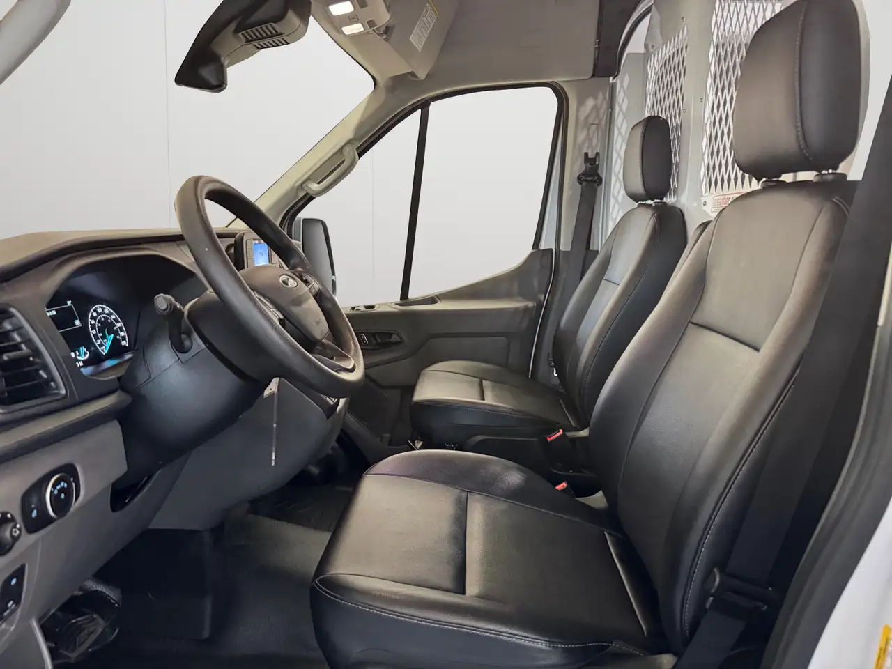Ford Transit Cargo Van снимка Ford Transit Cargo Van