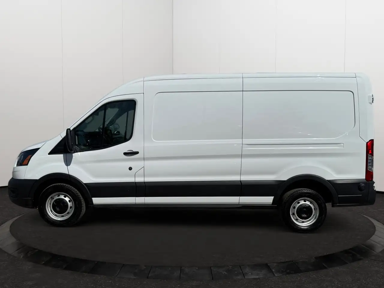 Ford Transit Cargo Van снимка Ford Transit Cargo Van