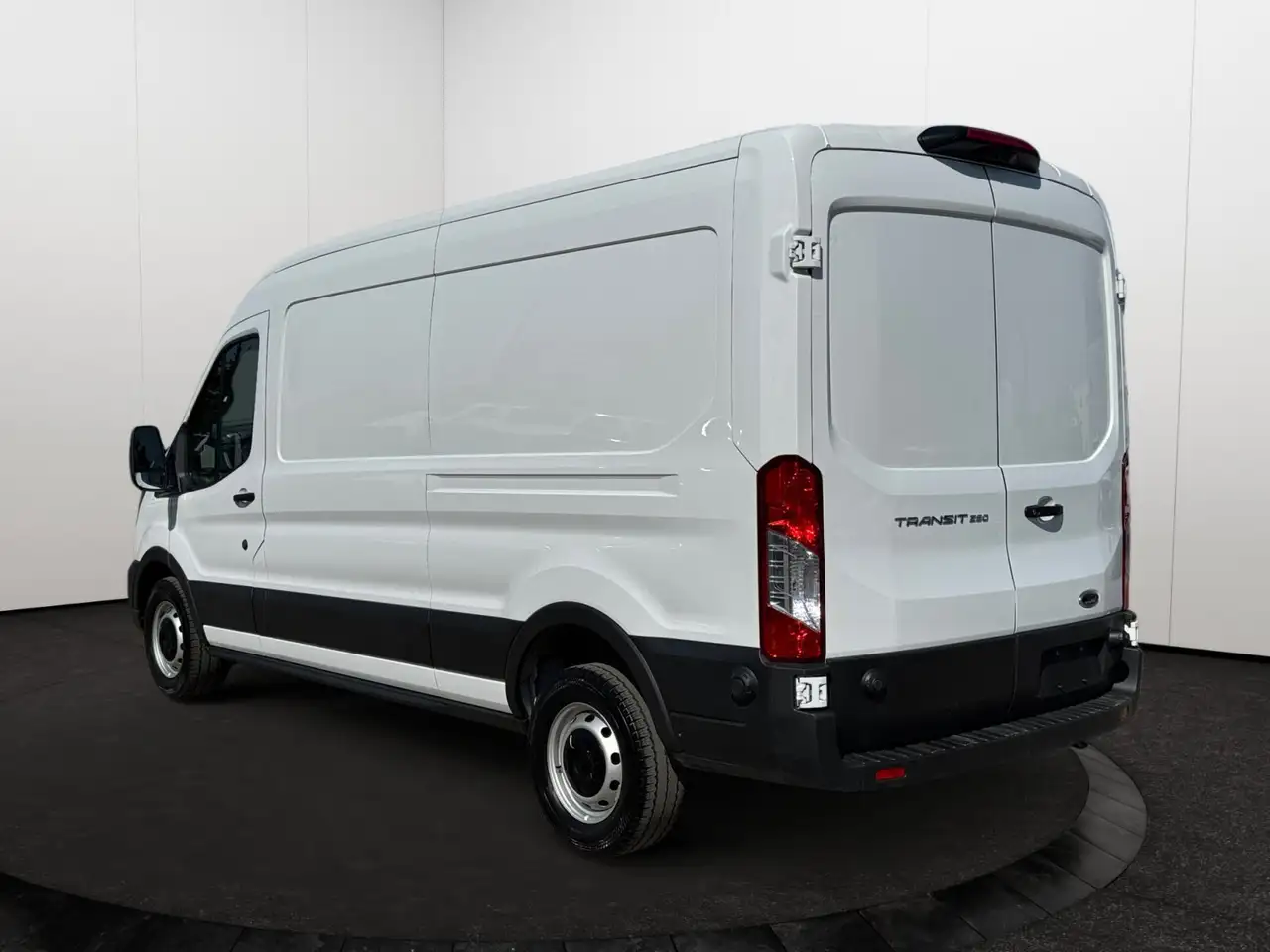 Ford Transit Cargo Van снимка Ford Transit Cargo Van