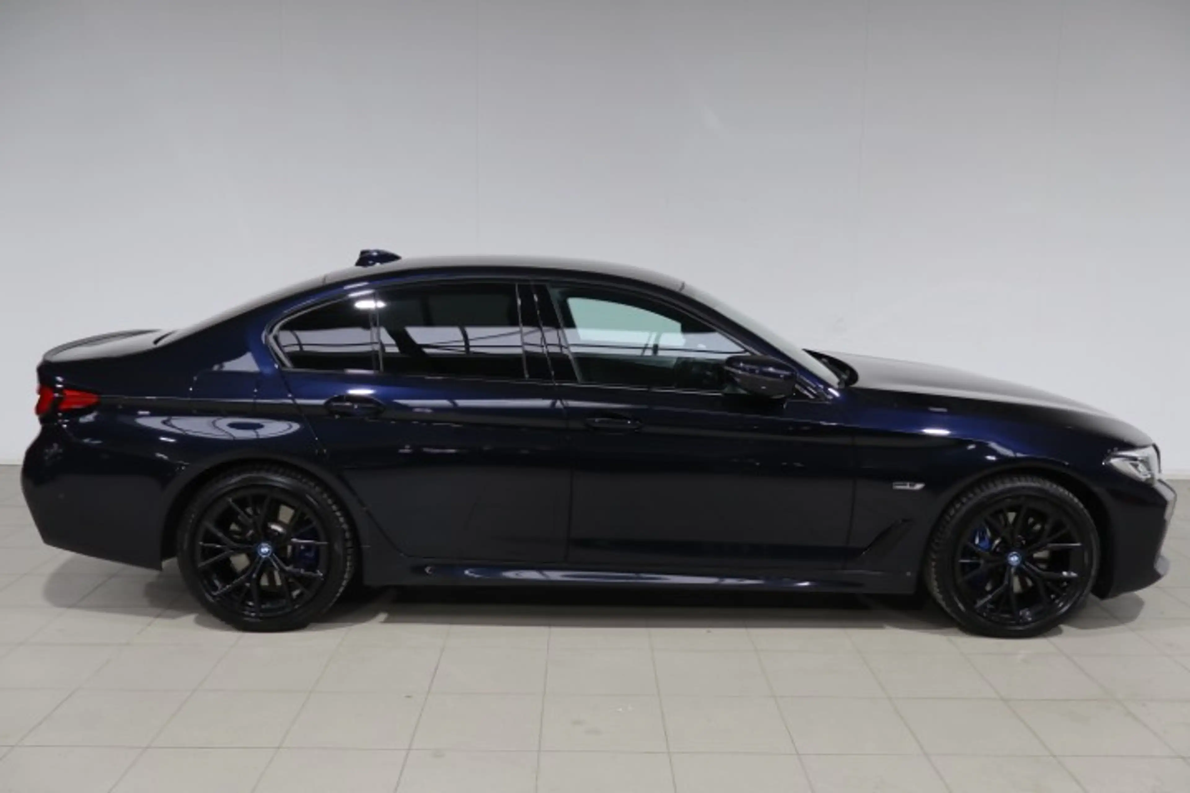 BMW 530 530eXAS PHEV — photo 7